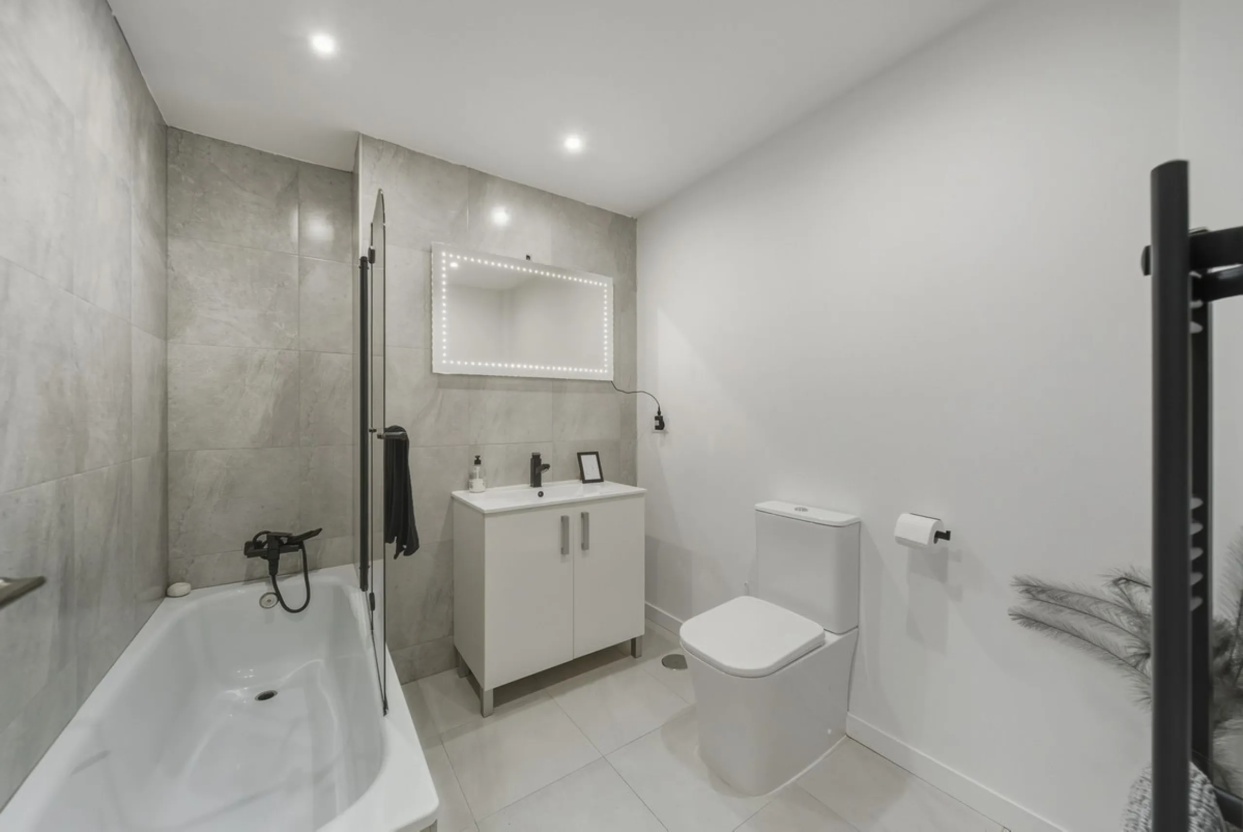 Apartment - Ground Floor Apartment в продаже в Benalmadena, Málaga. В доме 2 спален и 2 ванных комнат. Площадь дома 74 м²