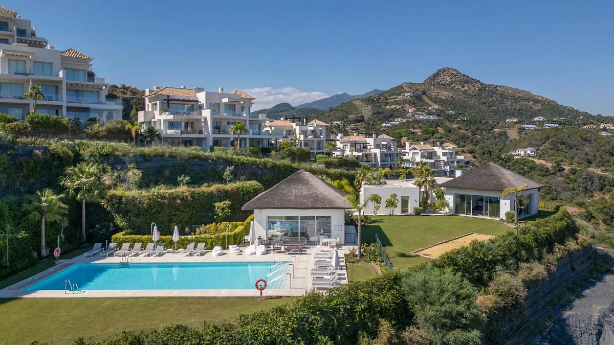 Apartment - Penthouse Duplex в продаже в Benahavís, Málaga. В доме 4 спален и 3 ванных комнат. Площадь дома 142 м²