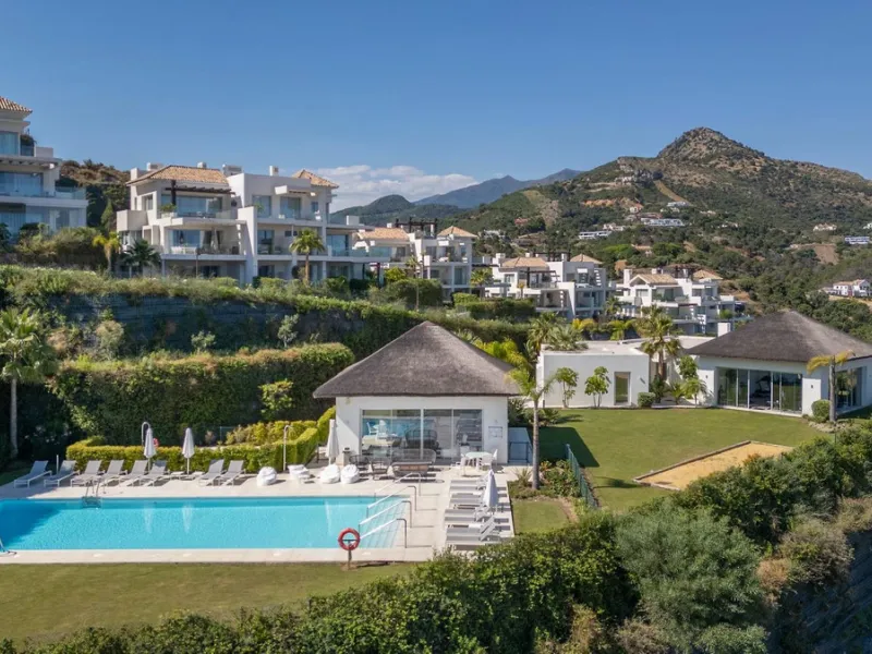 Apartment - Penthouse Duplex в продаже в Benahavís, Málaga. В доме 4 спален и 3 ванных комнат. Площадь дома 142 м²