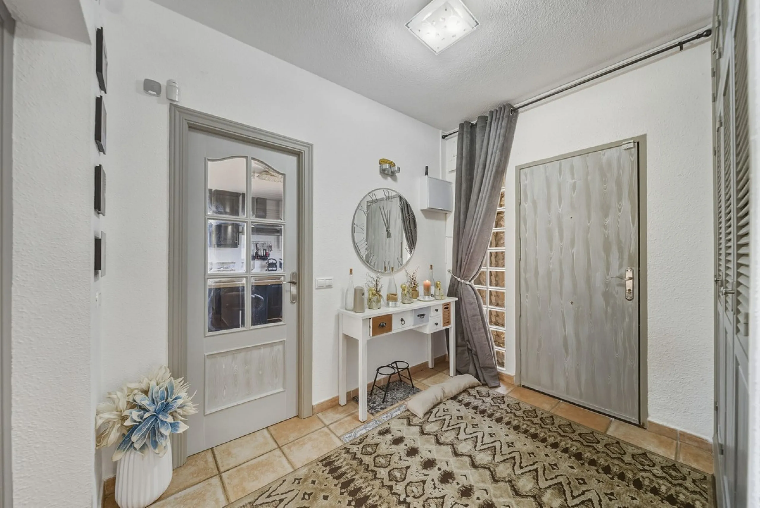 House - Detached Villa в продаже в Benalmadena, Málaga. В доме 3 спален и 2 ванных комнат. Площадь дома 142 м². Площадь участка 668 м²