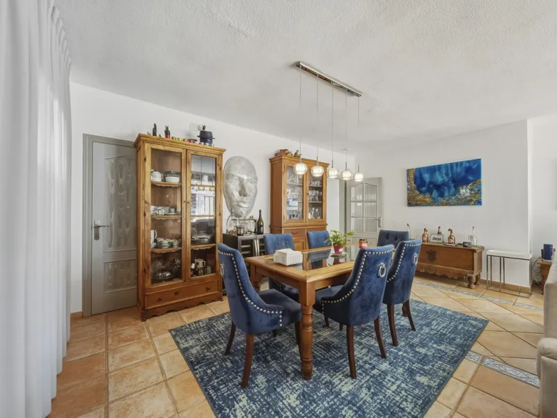 House - Detached Villa в продаже в Benalmadena, Málaga. В доме 3 спален и 2 ванных комнат. Площадь дома 142 м². Площадь участка 668 м²