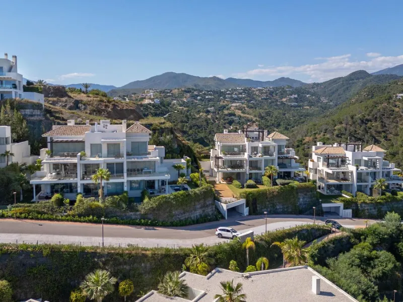 Apartment - Penthouse Duplex в продаже в Benahavís, Málaga. В доме 4 спален и 3 ванных комнат. Площадь дома 142 м²