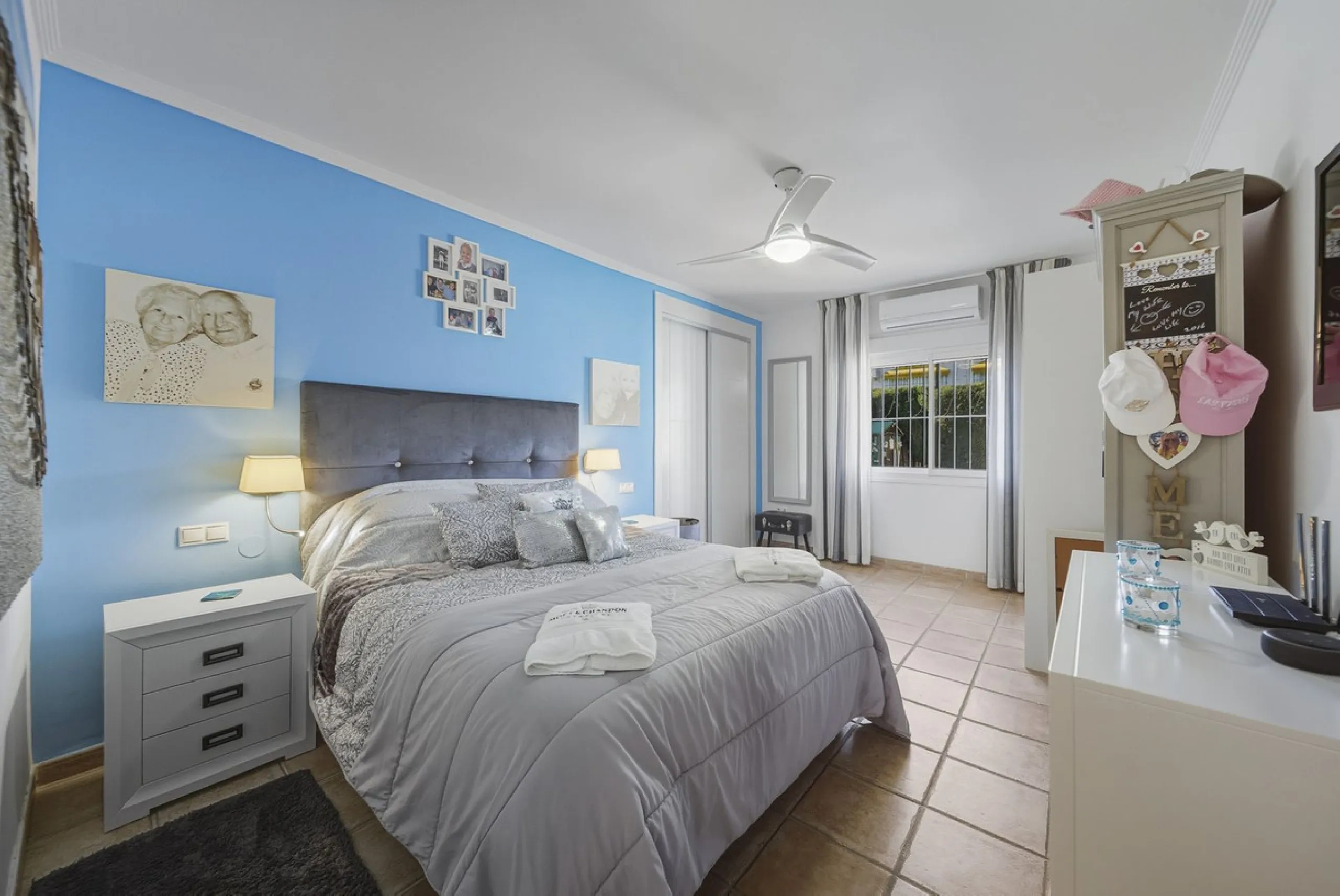 House - Detached Villa в продаже в Benalmadena, Málaga. В доме 3 спален и 2 ванных комнат. Площадь дома 142 м². Площадь участка 668 м²