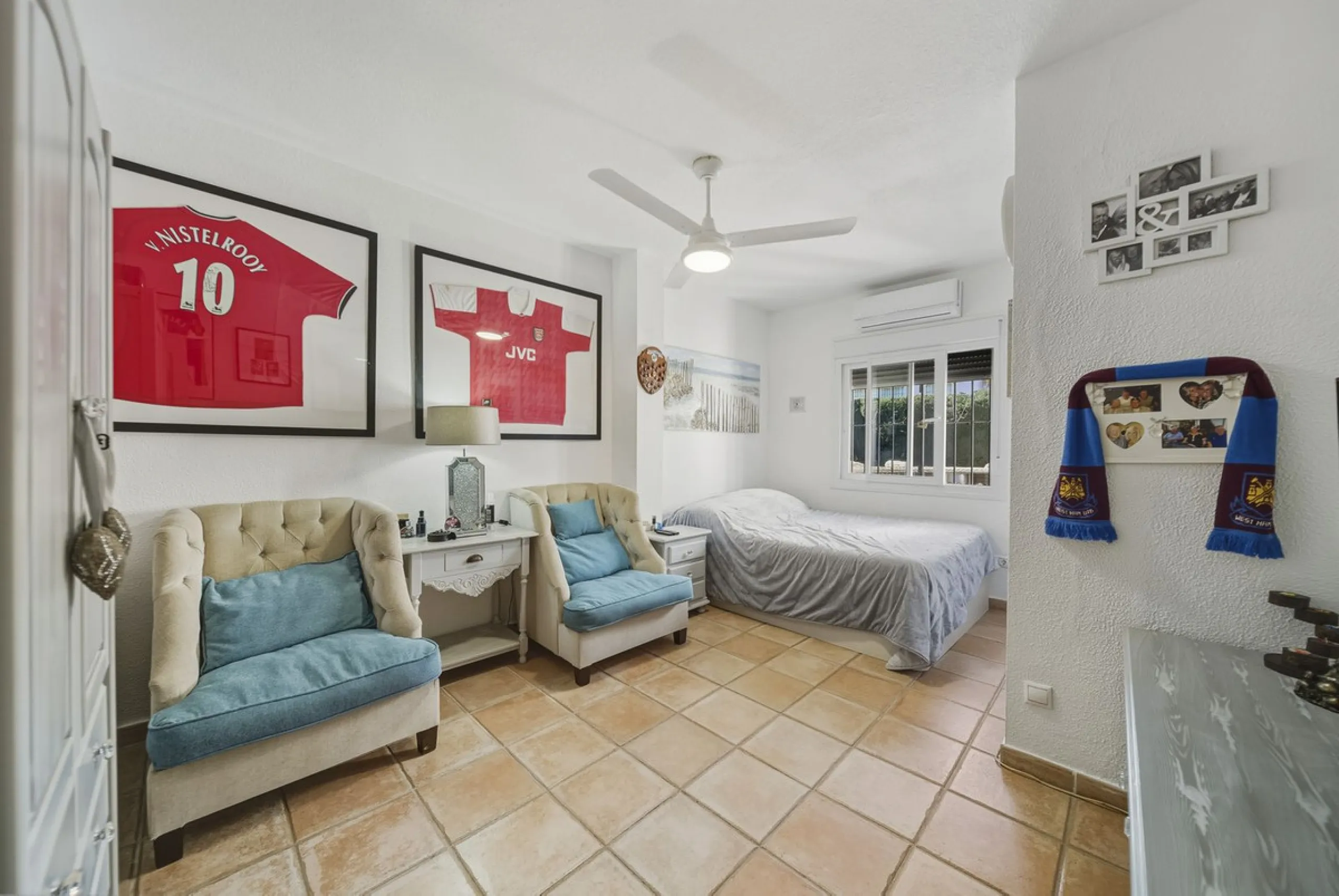 House - Detached Villa в продаже в Benalmadena, Málaga. В доме 3 спален и 2 ванных комнат. Площадь дома 142 м². Площадь участка 668 м²