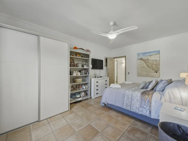 House - Detached Villa в продаже в Benalmadena, Málaga. В доме 3 спален и 2 ванных комнат. Площадь дома 142 м². Площадь участка 668 м²