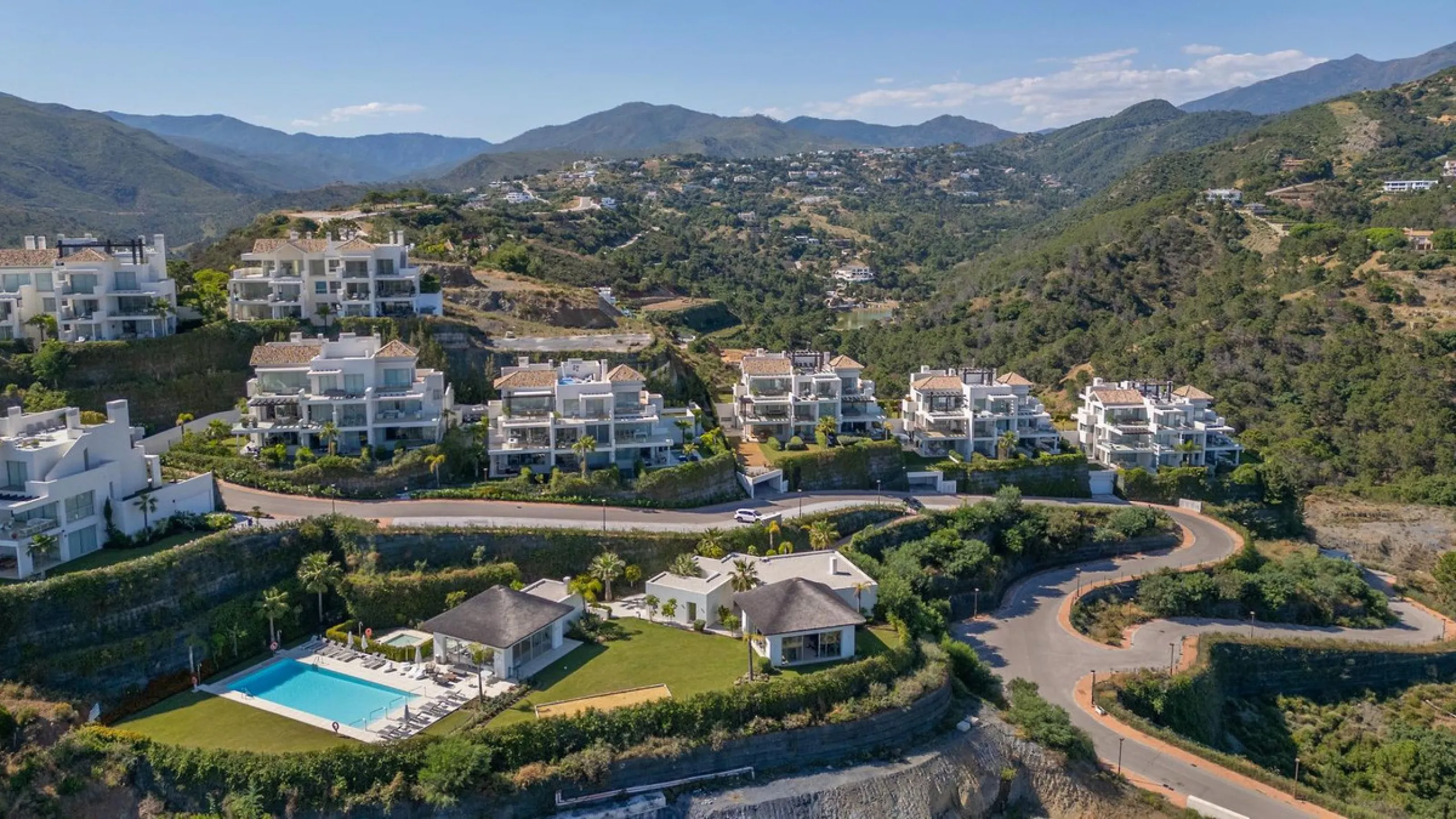 Apartment - Penthouse Duplex в продаже в Benahavís, Málaga. В доме 4 спален и 3 ванных комнат. Площадь дома 142 м²