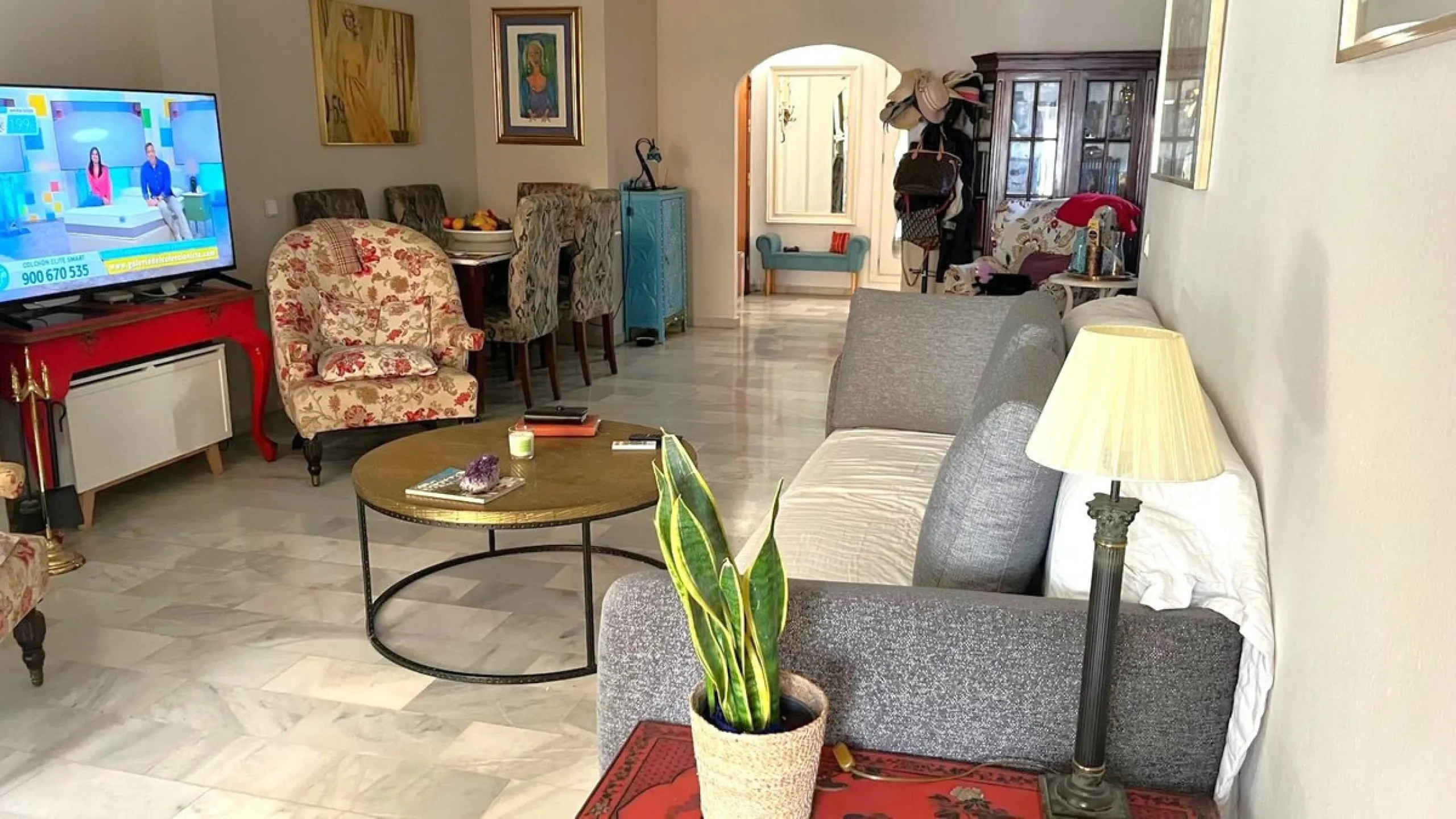 Step into this exceptional apartment, perfectly situated just moments from the glamorous Puerto Banús and Marbella's pristine beaches, in the heart of Nueva Andalucía—the prestigious 'Golf Valley' of the Costa del Sol. Known for its upscale lifestyle, wor