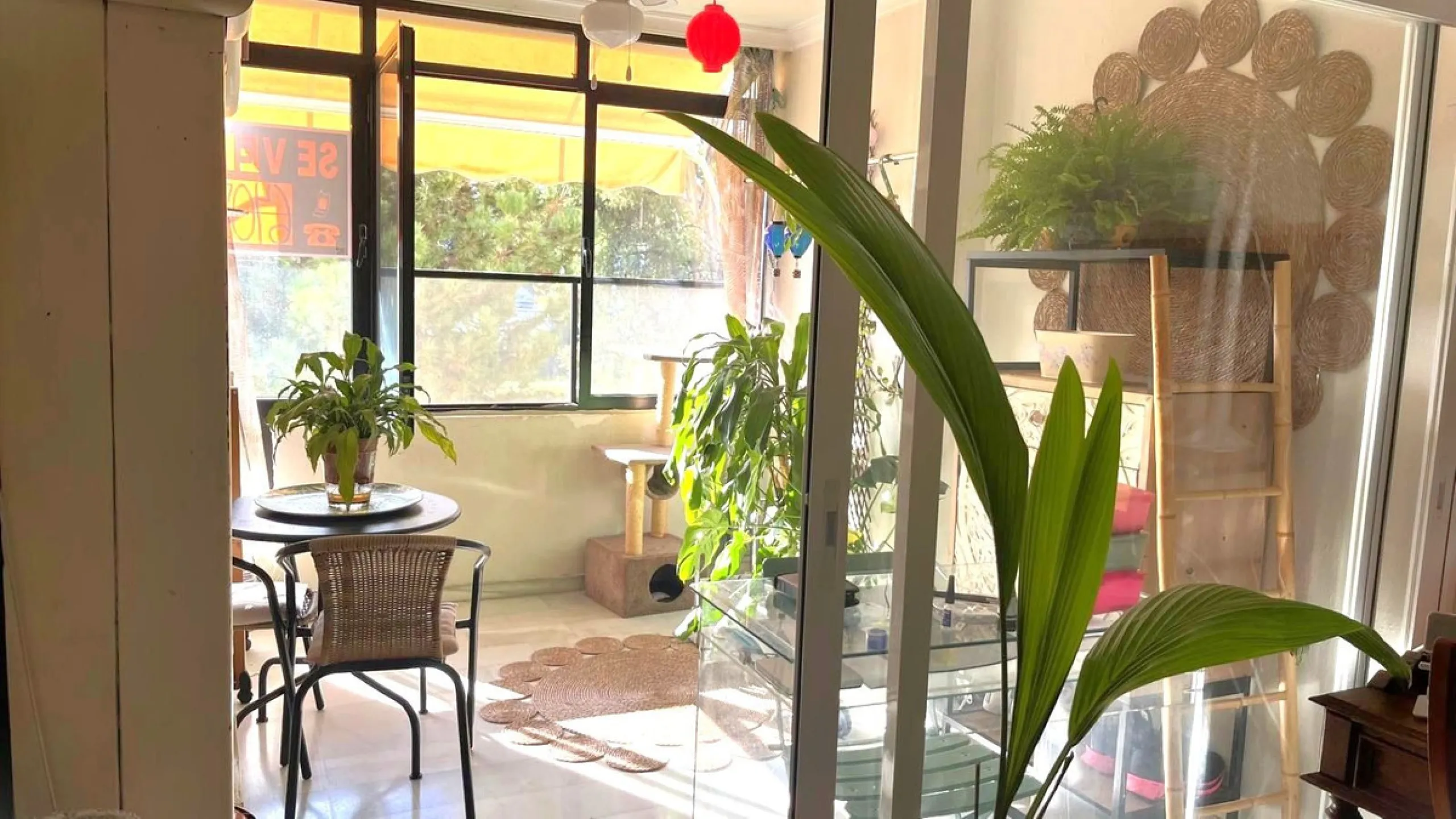 Step into this exceptional apartment, perfectly situated just moments from the glamorous Puerto Banús and Marbella's pristine beaches, in the heart of Nueva Andalucía—the prestigious 'Golf Valley' of the Costa del Sol. Known for its upscale lifestyle, wor