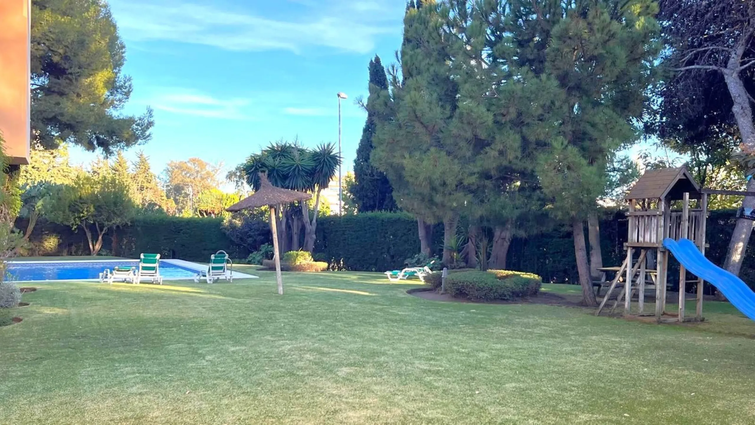 Step into this exceptional apartment, perfectly situated just moments from the glamorous Puerto Banús and Marbella's pristine beaches, in the heart of Nueva Andalucía—the prestigious 'Golf Valley' of the Costa del Sol. Known for its upscale lifestyle, wor