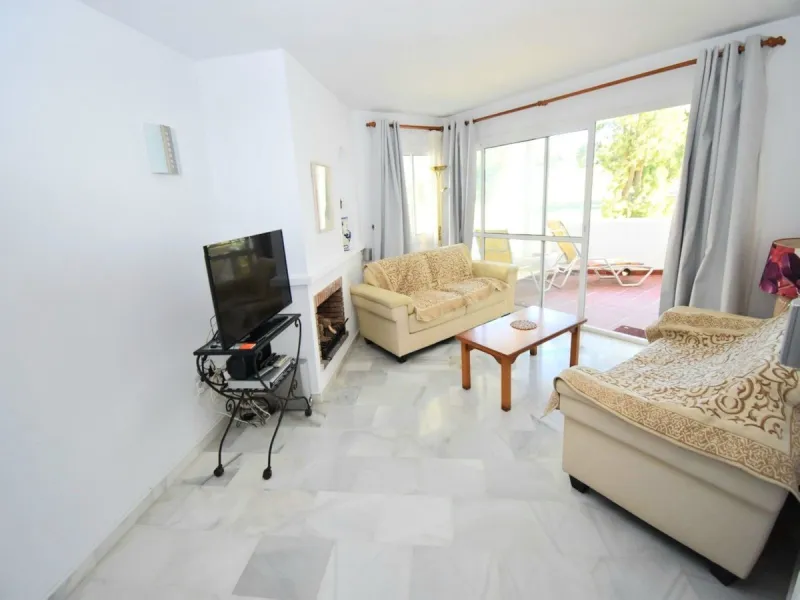 Beautifully Spacious 2 bedroom, 2 bathroom frontline Golf Apartment! This great property enjoys 2 wonderdul terraces, one with the most amazing west facing panoramic golf views and the other, looking to the stunning communal pools and gardens.
