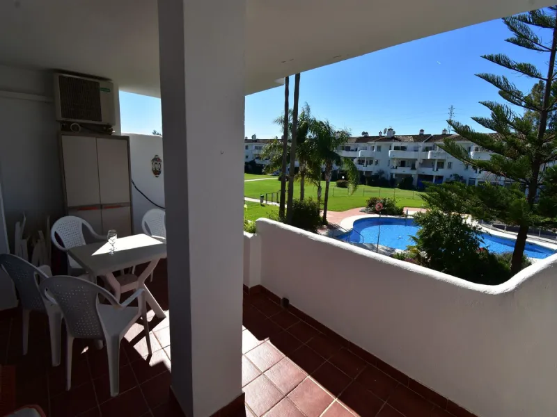 Beautifully Spacious 2 bedroom, 2 bathroom frontline Golf Apartment! This great property enjoys 2 wonderdul terraces, one with the most amazing west facing panoramic golf views and the other, looking to the stunning communal pools and gardens.