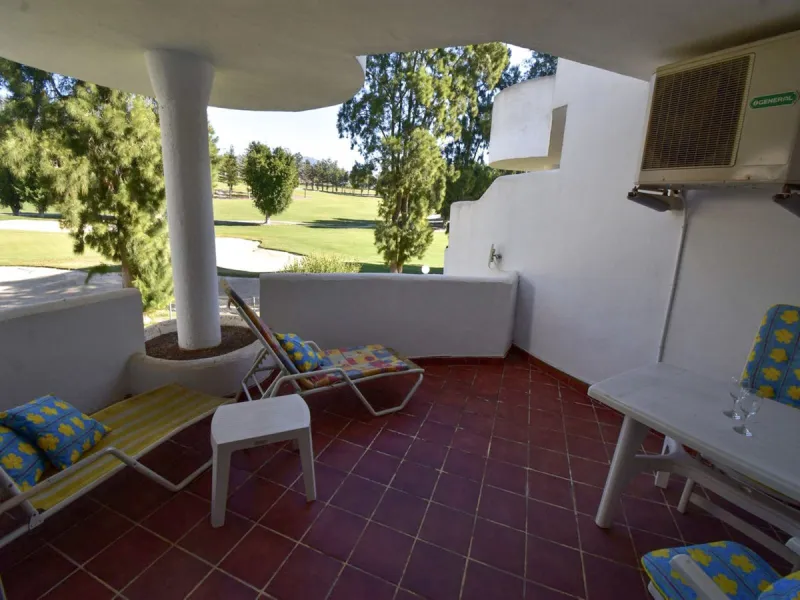 Beautifully Spacious 2 bedroom, 2 bathroom frontline Golf Apartment! This great property enjoys 2 wonderdul terraces, one with the most amazing west facing panoramic golf views and the other, looking to the stunning communal pools and gardens.