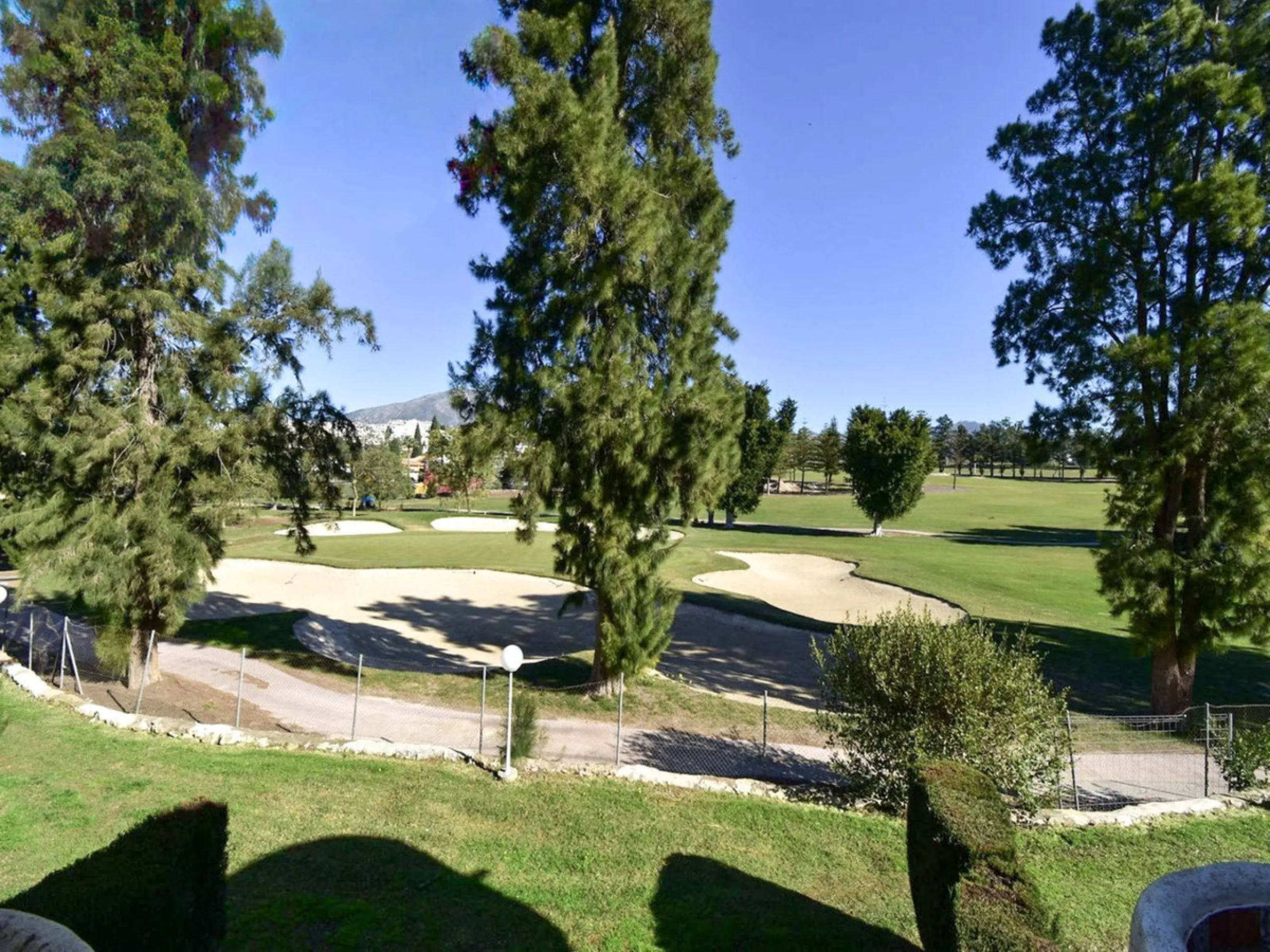 Beautifully Spacious 2 bedroom, 2 bathroom frontline Golf Apartment! This great property enjoys 2 wonderdul terraces, one with the most amazing west facing panoramic golf views and the other, looking to the stunning communal pools and gardens.