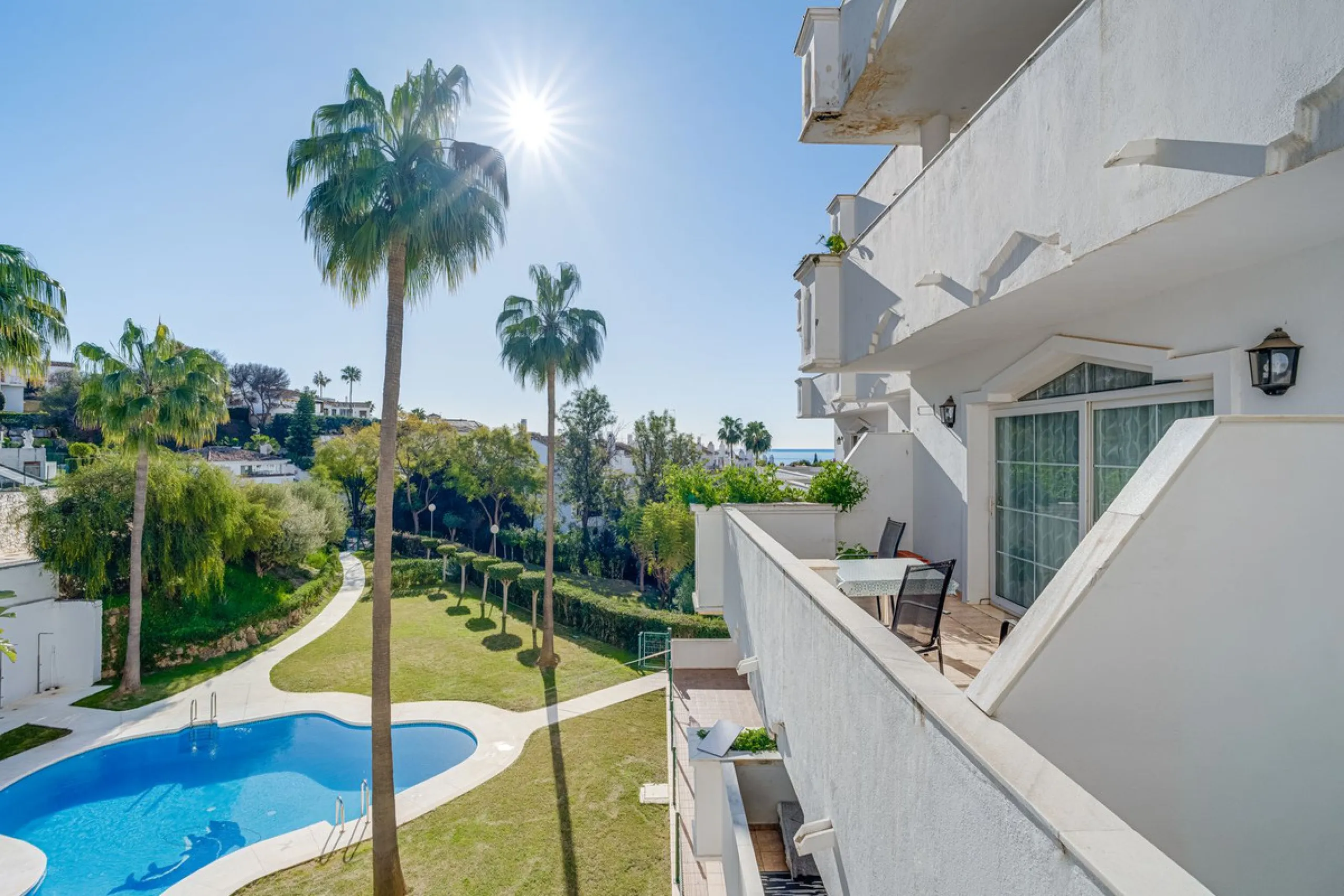 Situated in the sought-after area of Riviera del Sol, Mijas, this well-presented three-bedroom, two-bathroom first-floor apartment offers comfortable coastal living within walking distance of local amenities and the beach.