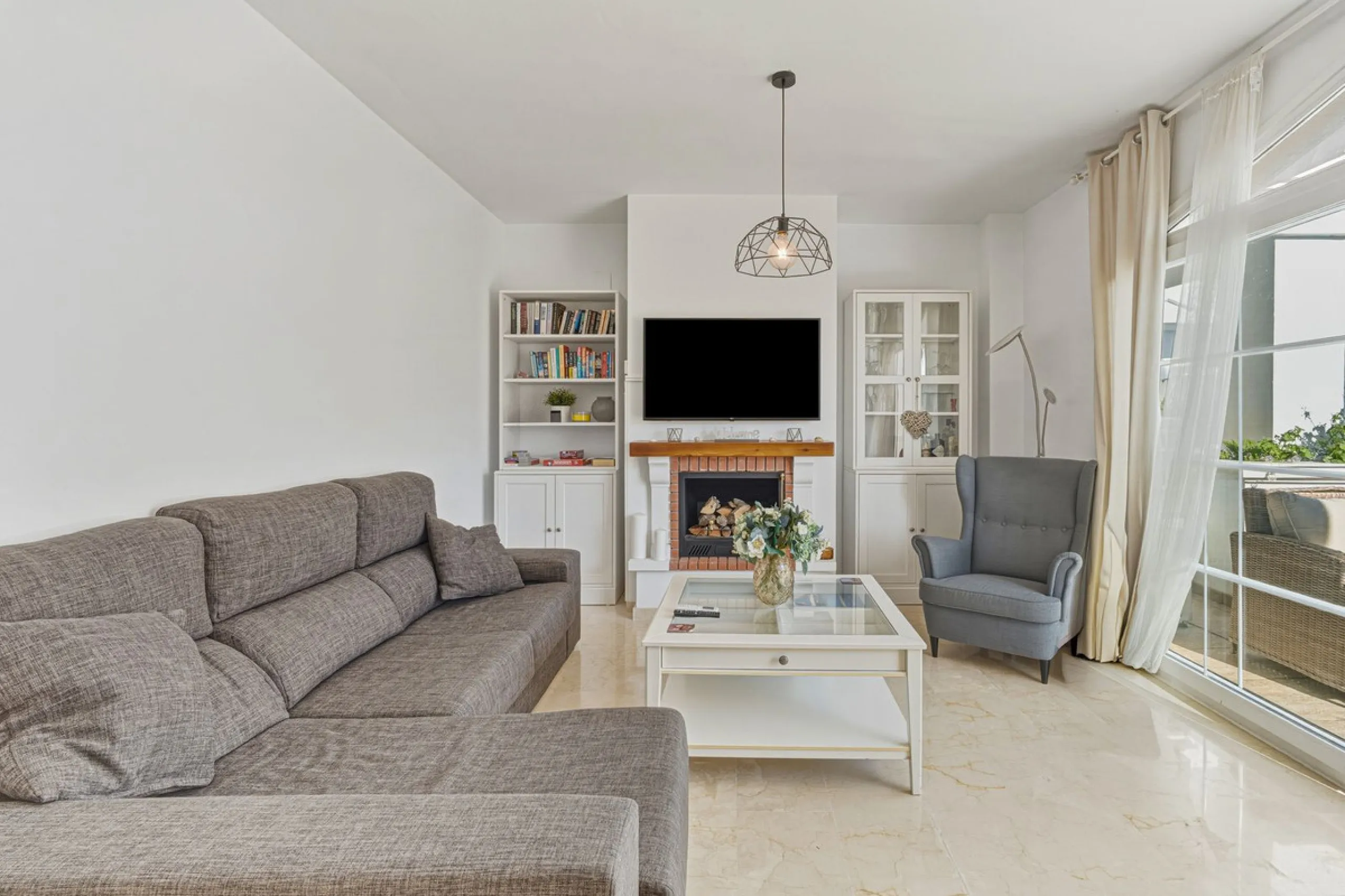 Situated in the sought-after area of Riviera del Sol, Mijas, this well-presented three-bedroom, two-bathroom first-floor apartment offers comfortable coastal living within walking distance of local amenities and the beach.