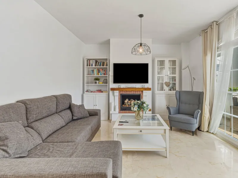 Situated in the sought-after area of Riviera del Sol, Mijas, this well-presented three-bedroom, two-bathroom first-floor apartment offers comfortable coastal living within walking distance of local amenities and the beach.