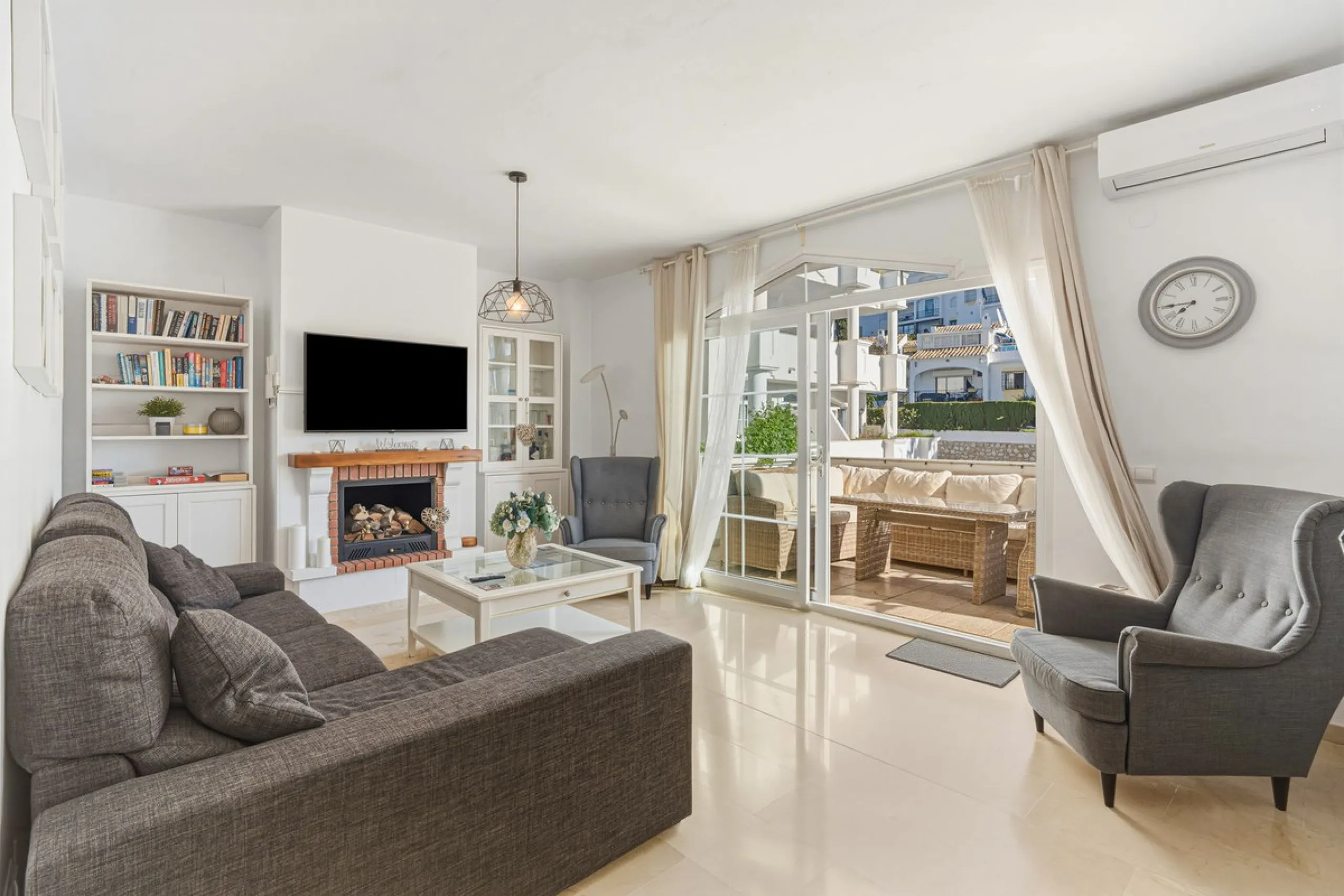 Situated in the sought-after area of Riviera del Sol, Mijas, this well-presented three-bedroom, two-bathroom first-floor apartment offers comfortable coastal living within walking distance of local amenities and the beach.
