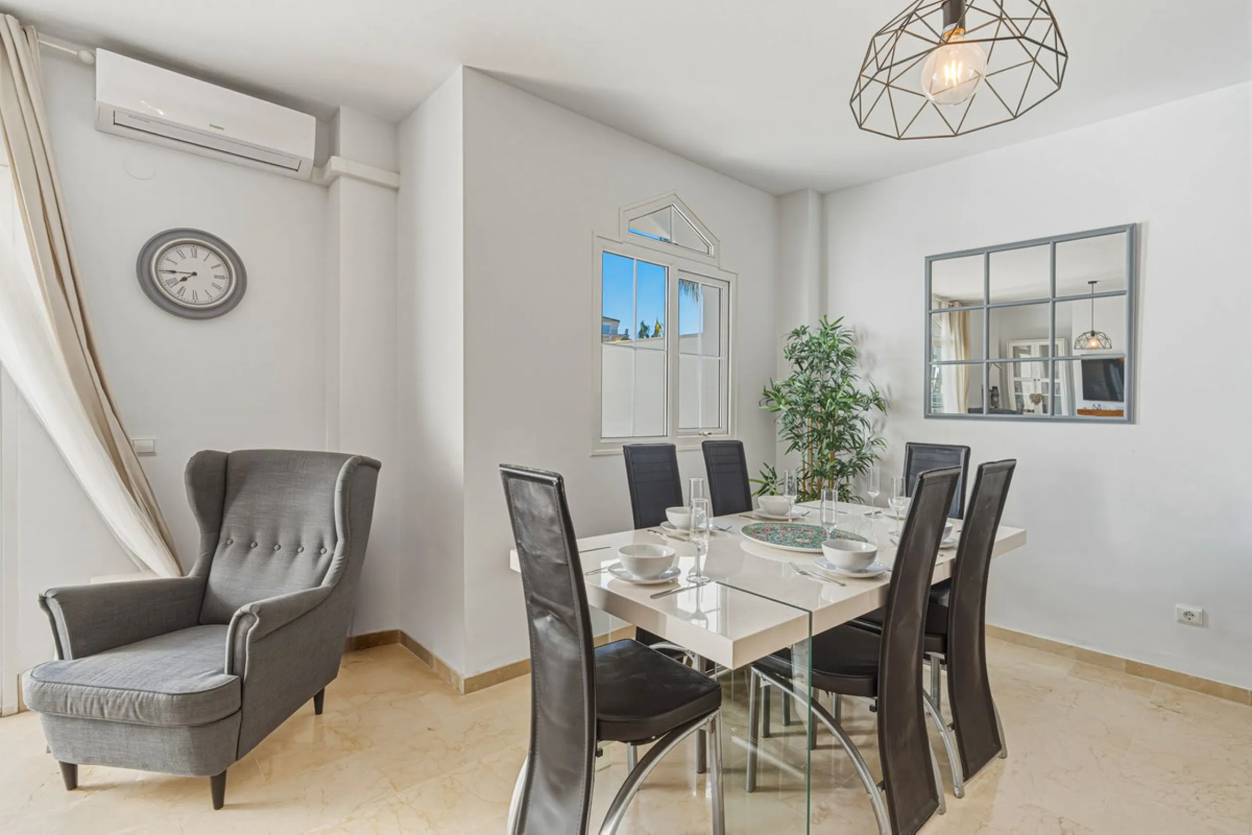 Situated in the sought-after area of Riviera del Sol, Mijas, this well-presented three-bedroom, two-bathroom first-floor apartment offers comfortable coastal living within walking distance of local amenities and the beach.