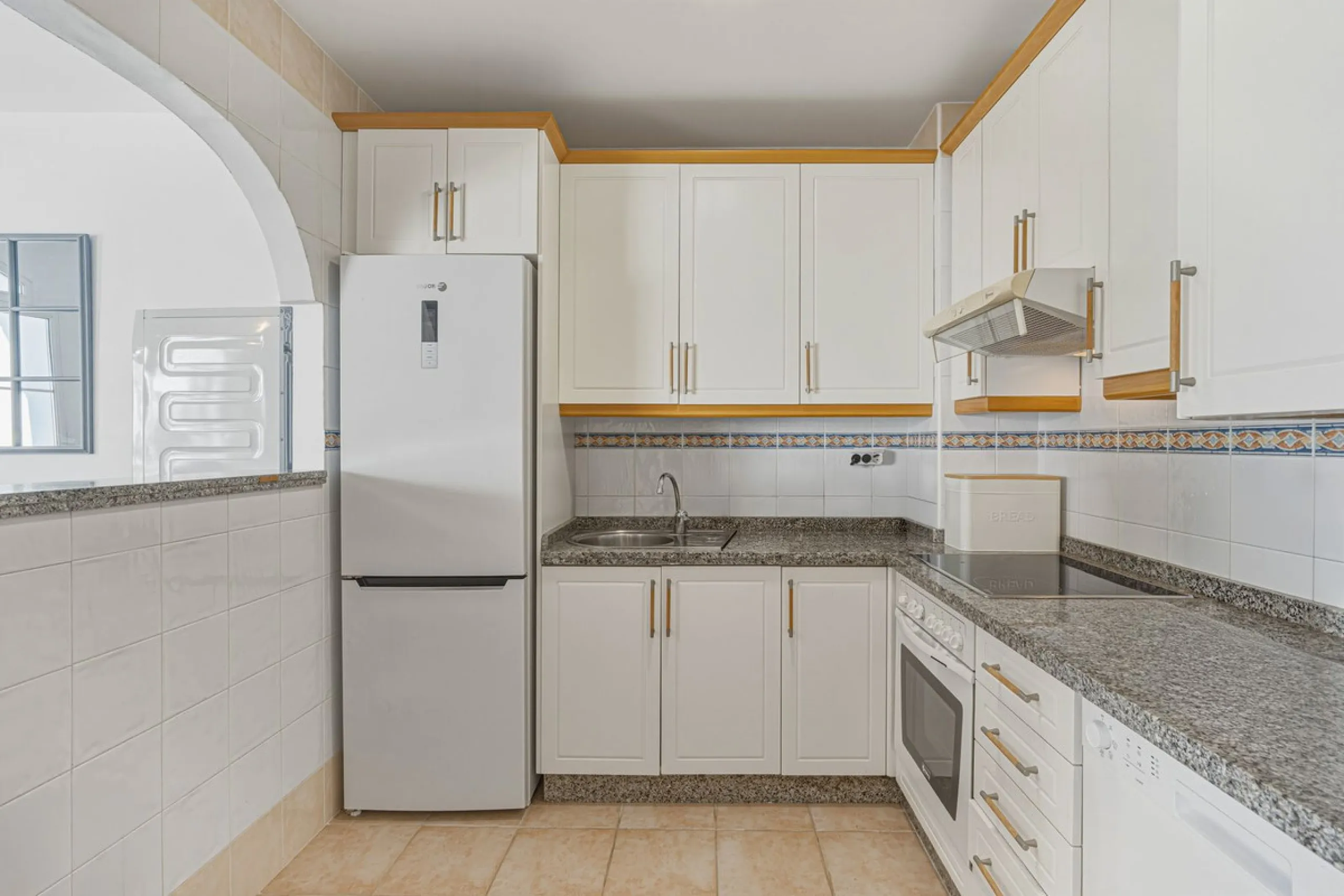 Situated in the sought-after area of Riviera del Sol, Mijas, this well-presented three-bedroom, two-bathroom first-floor apartment offers comfortable coastal living within walking distance of local amenities and the beach.