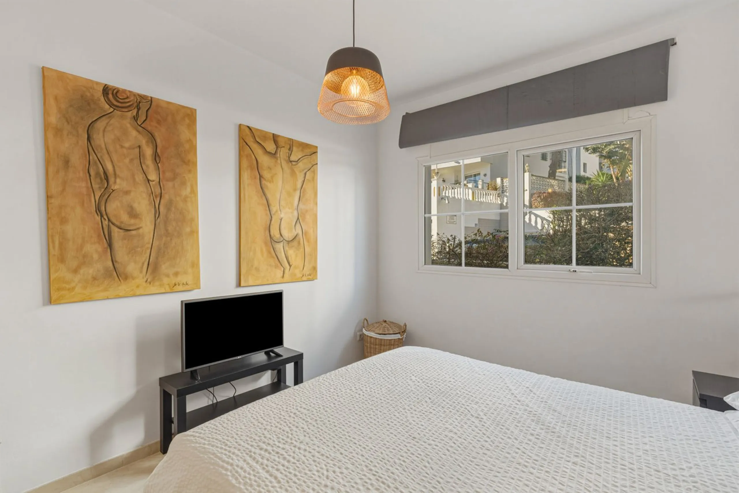 Situated in the sought-after area of Riviera del Sol, Mijas, this well-presented three-bedroom, two-bathroom first-floor apartment offers comfortable coastal living within walking distance of local amenities and the beach.