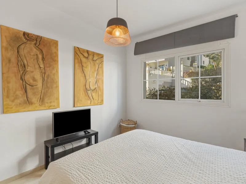 Situated in the sought-after area of Riviera del Sol, Mijas, this well-presented three-bedroom, two-bathroom first-floor apartment offers comfortable coastal living within walking distance of local amenities and the beach.
