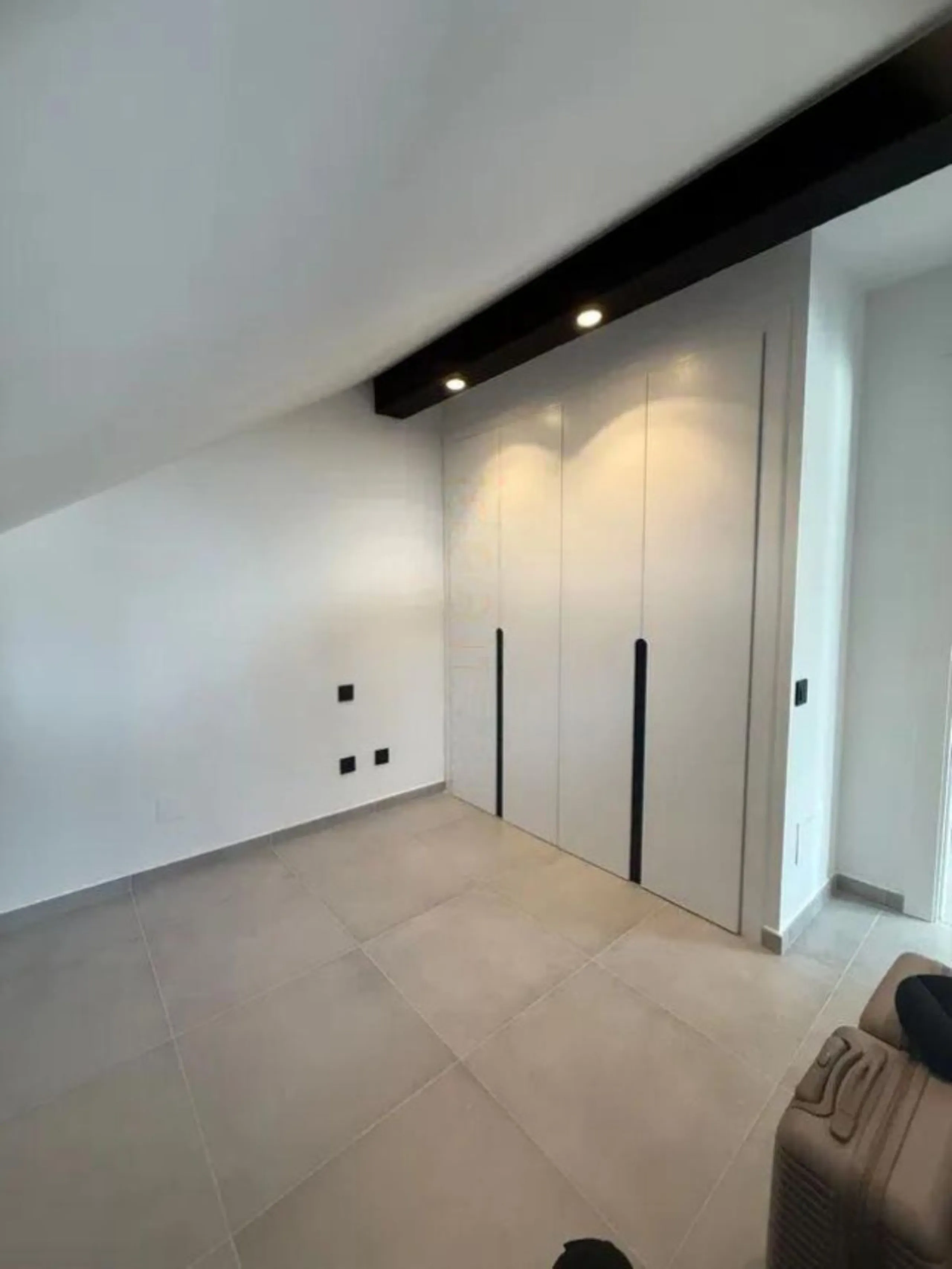 Corner house, with an independent pool.