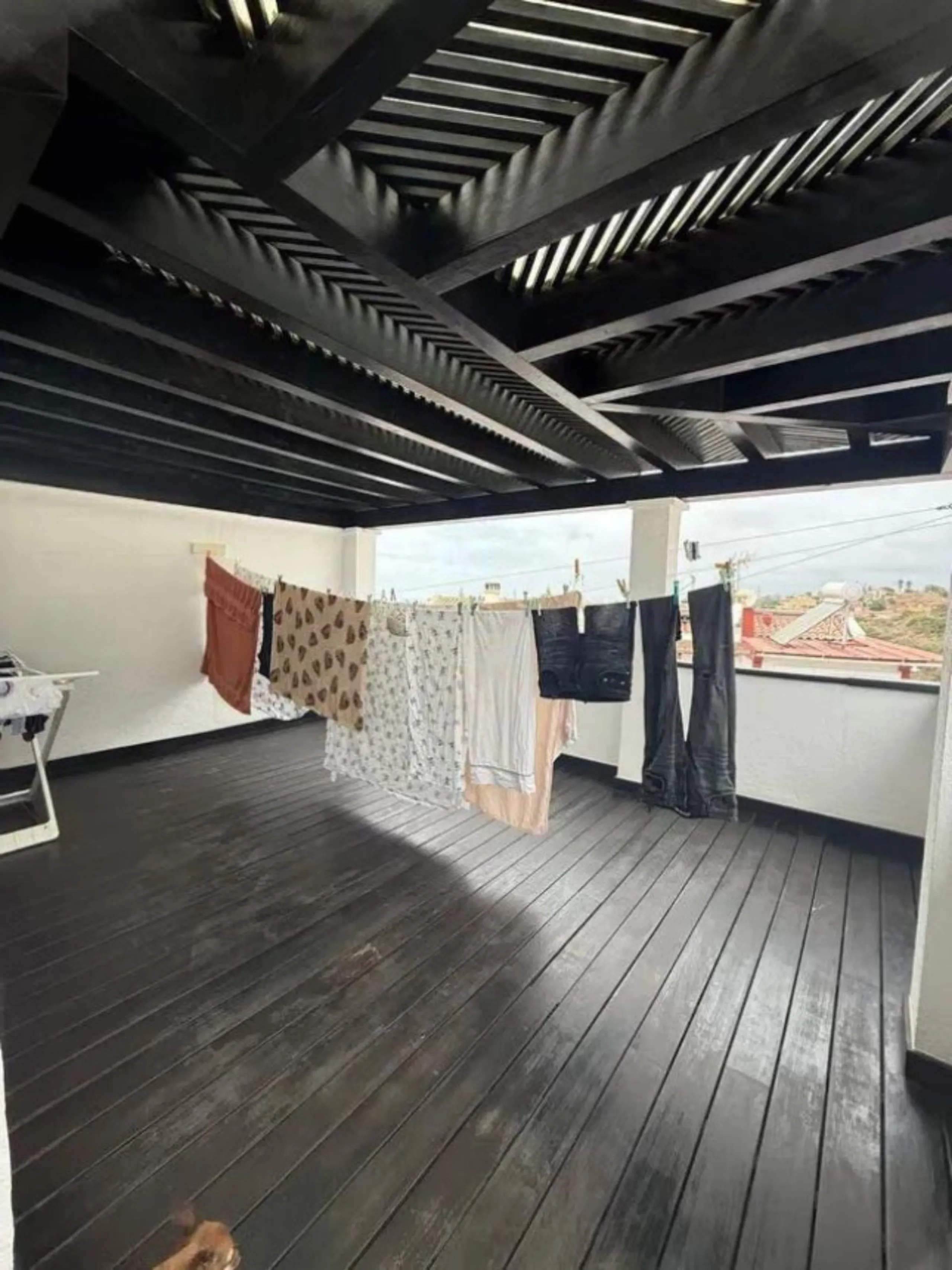 Corner house, with an independent pool.