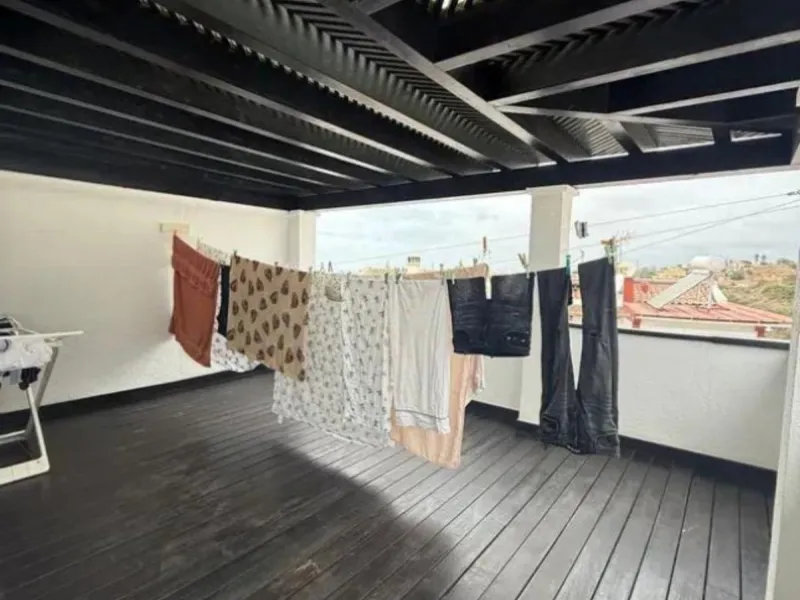 Corner house, with an independent pool.