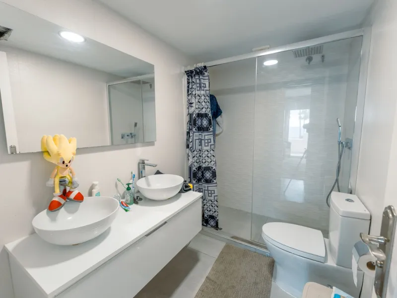This is true frontline beach living in Garden Beach, Estepona — a first-line sea complex where the Mediterranean becomes part of your everyday life. Positioned directly on the coast, the property enjoys open sea views, protected coastal frontage, and the 