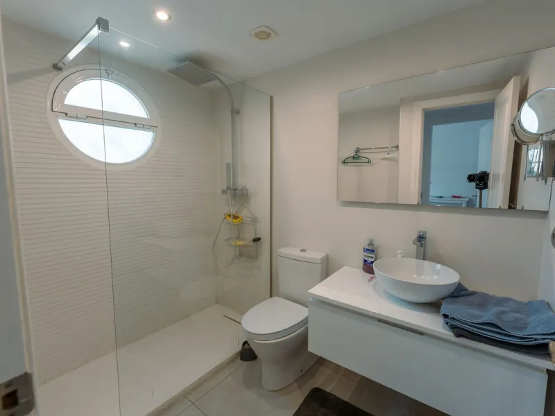 This is true frontline beach living in Garden Beach, Estepona — a first-line sea complex where the Mediterranean becomes part of your everyday life. Positioned directly on the coast, the property enjoys open sea views, protected coastal frontage, and the 