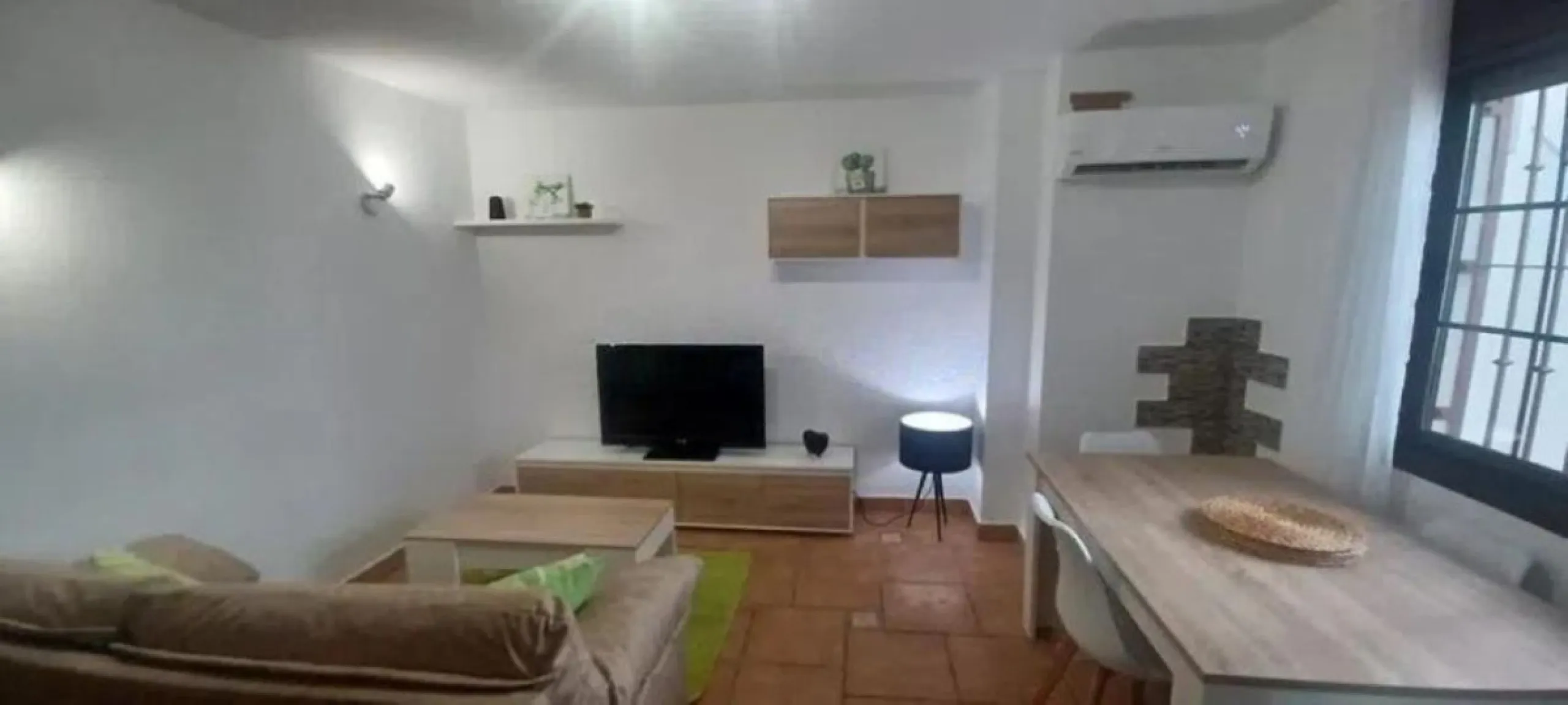 3 storey townhouse divided into 2 separate accommodation.