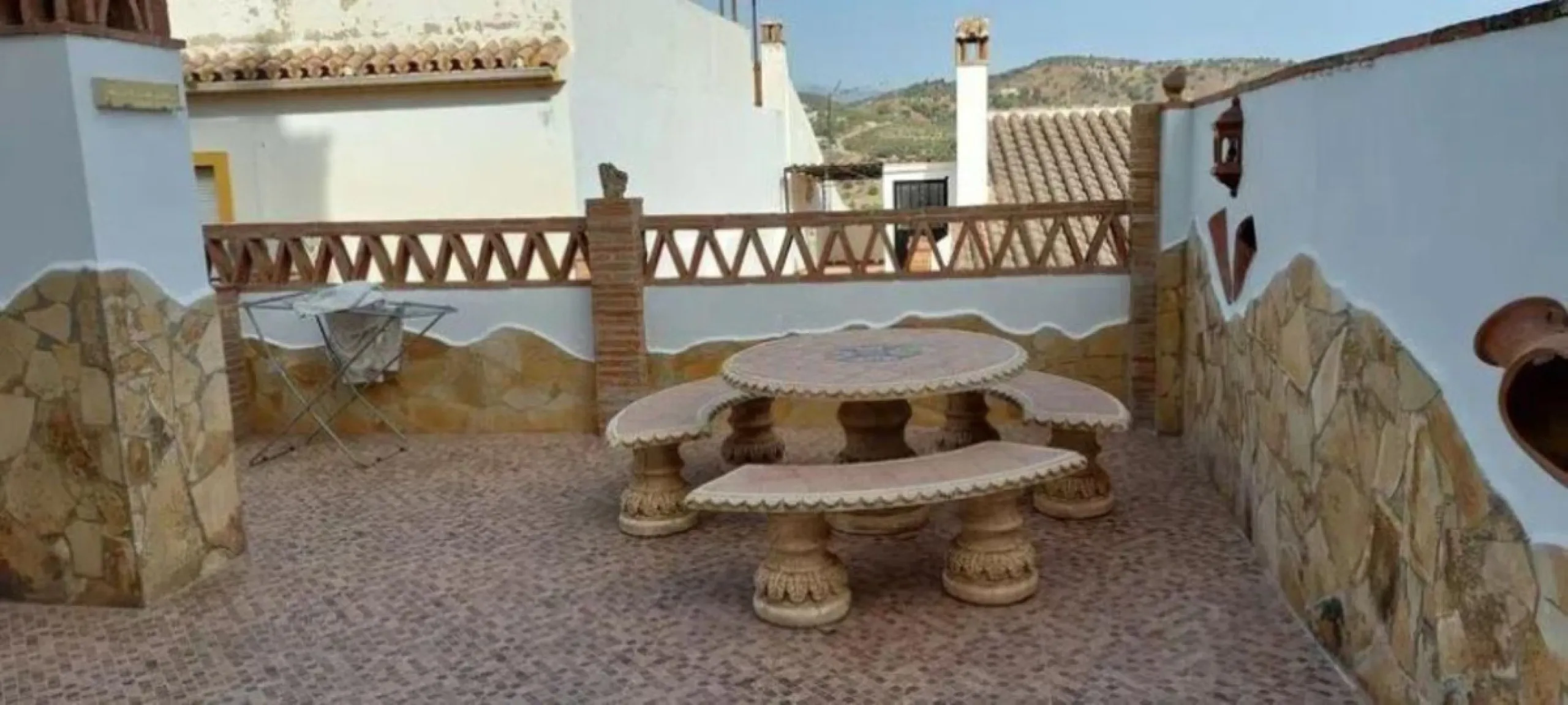 3 storey townhouse divided into 2 separate accommodation.