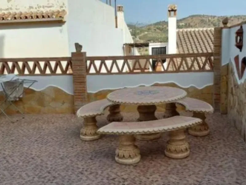 3 storey townhouse divided into 2 separate accommodation.