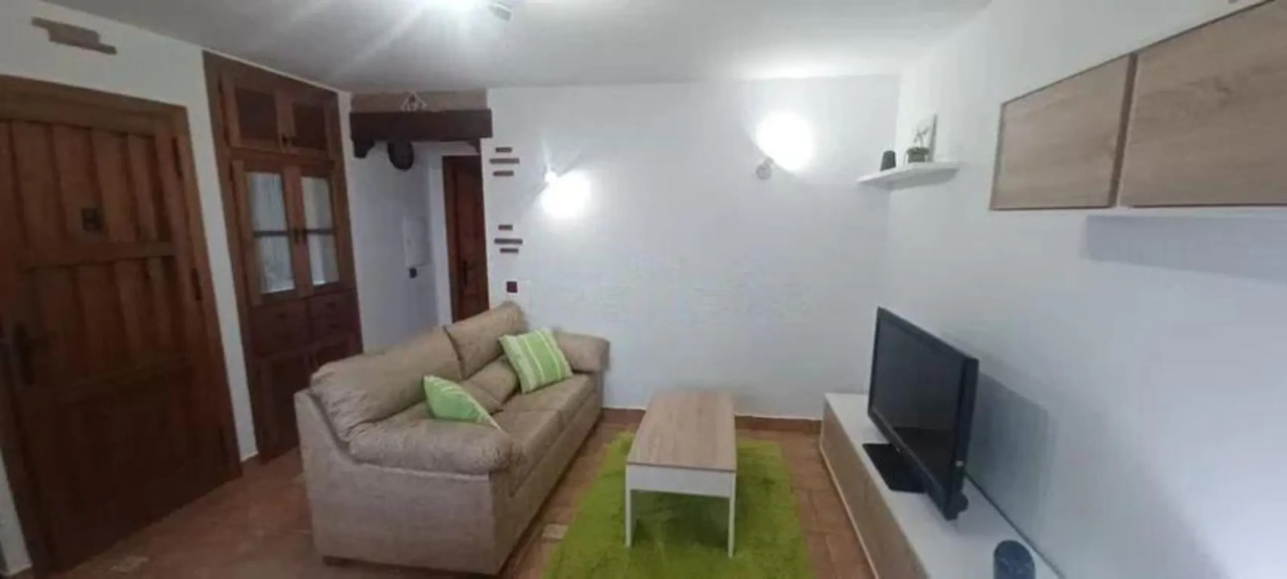 3 storey townhouse divided into 2 separate accommodation.