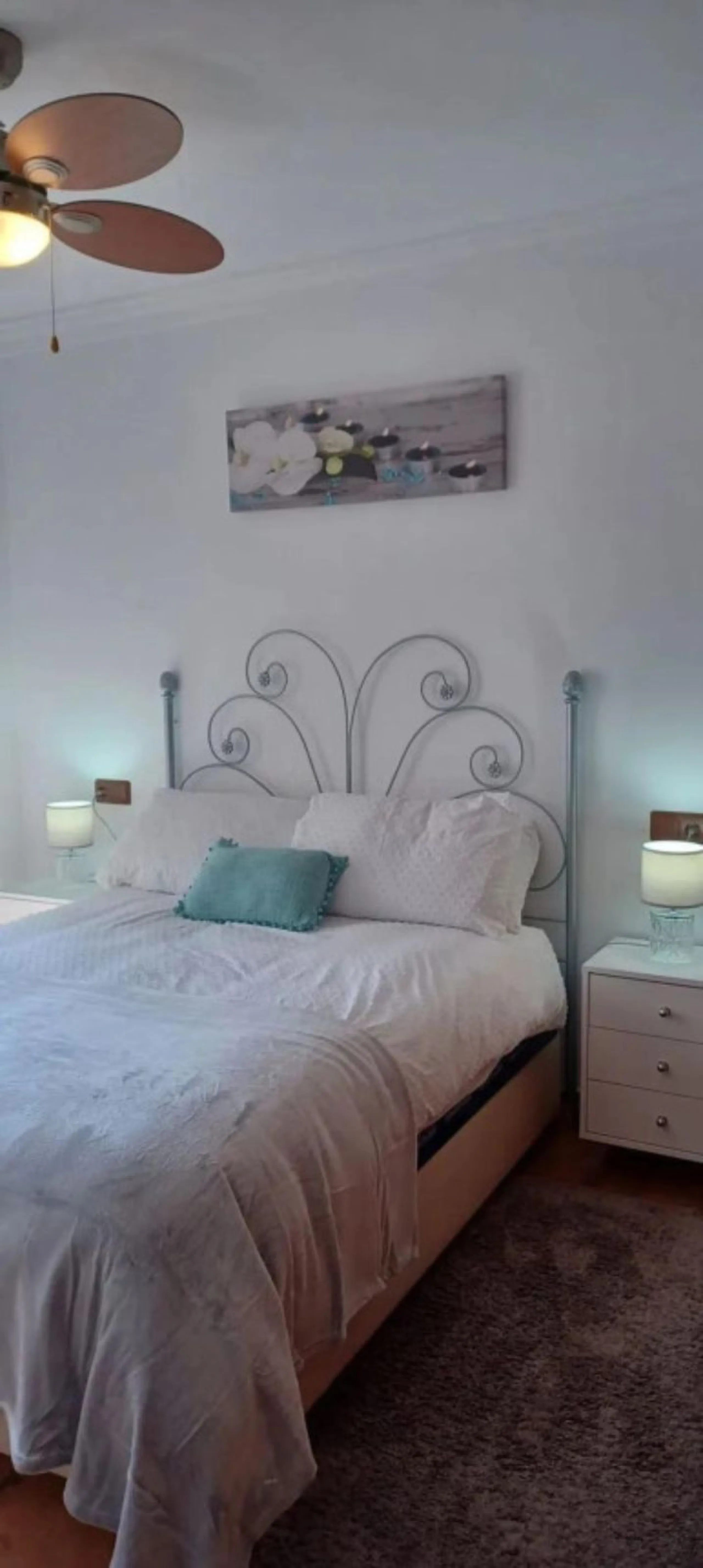 3 storey townhouse divided into 2 separate accommodation.