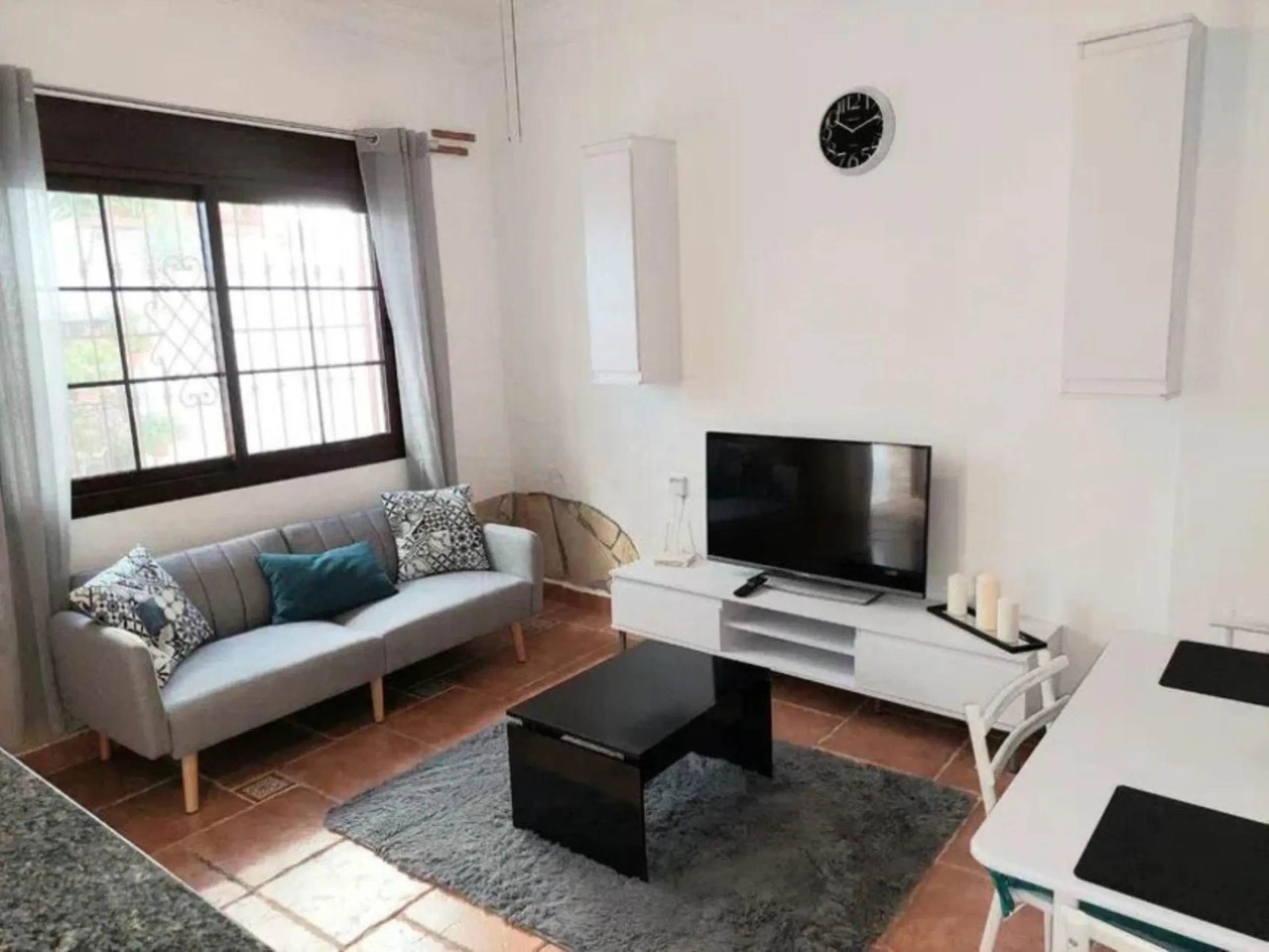 3 storey townhouse divided into 2 separate accommodation.