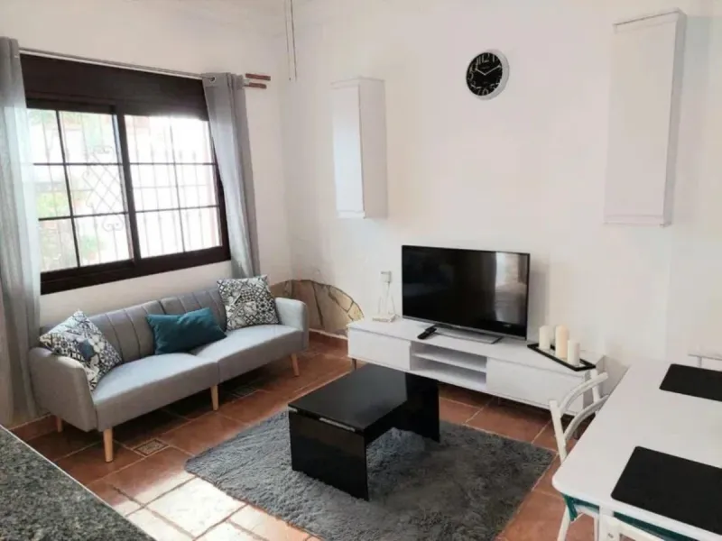 3 storey townhouse divided into 2 separate accommodation.