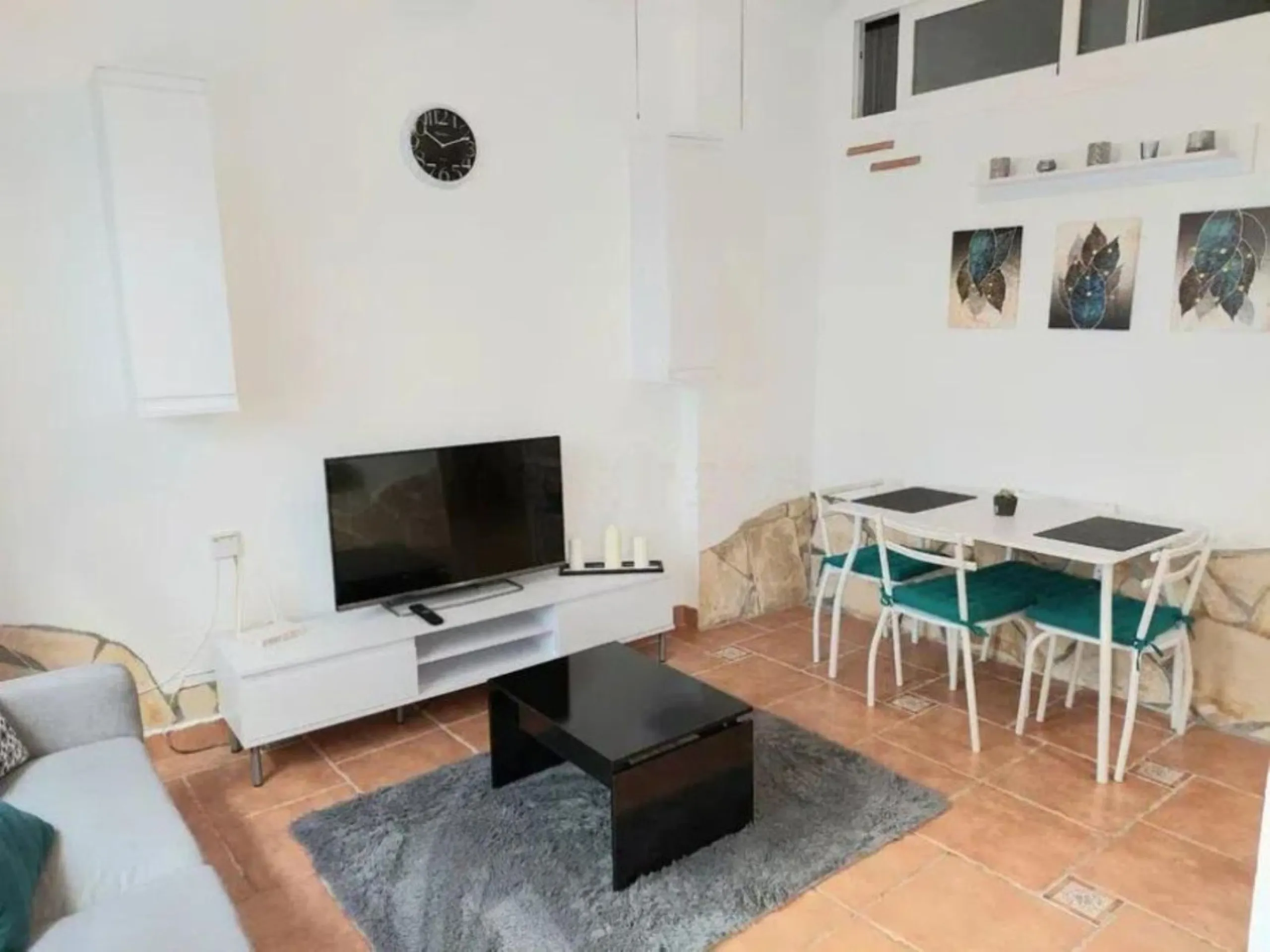 3 storey townhouse divided into 2 separate accommodation.