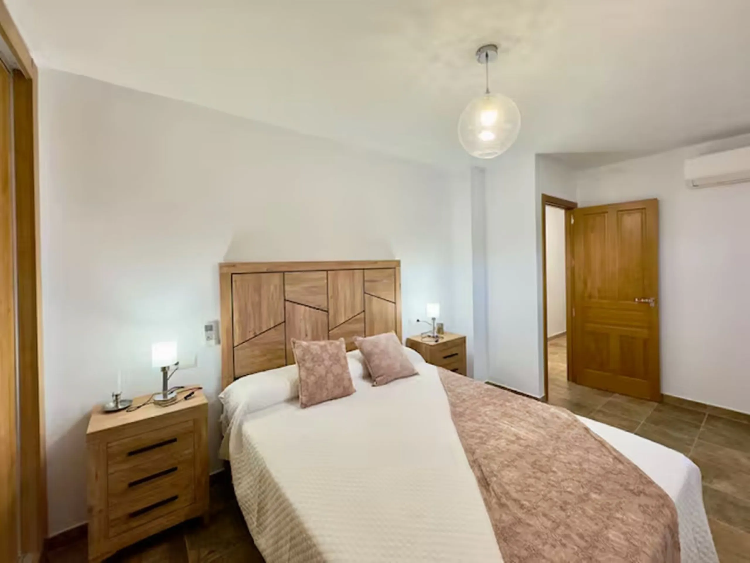 House - Finca - Cortijo в продаже в Coín, Málaga. В доме 4 спален и 2 ванных комнат. Площадь дома 348 м². Площадь участка 24100 м²
