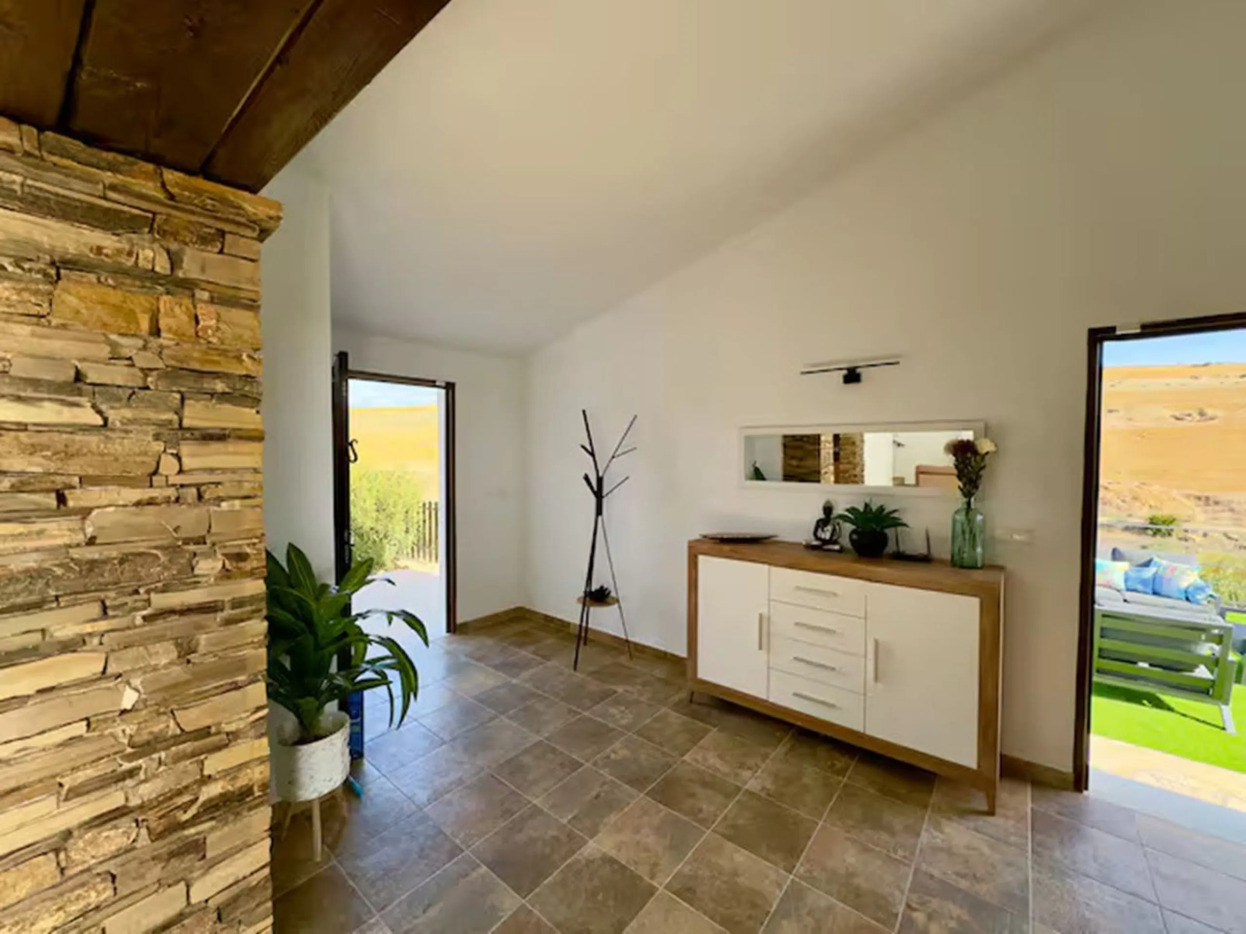 House - Finca - Cortijo в продаже в Coín, Málaga. В доме 4 спален и 2 ванных комнат. Площадь дома 348 м². Площадь участка 24100 м²