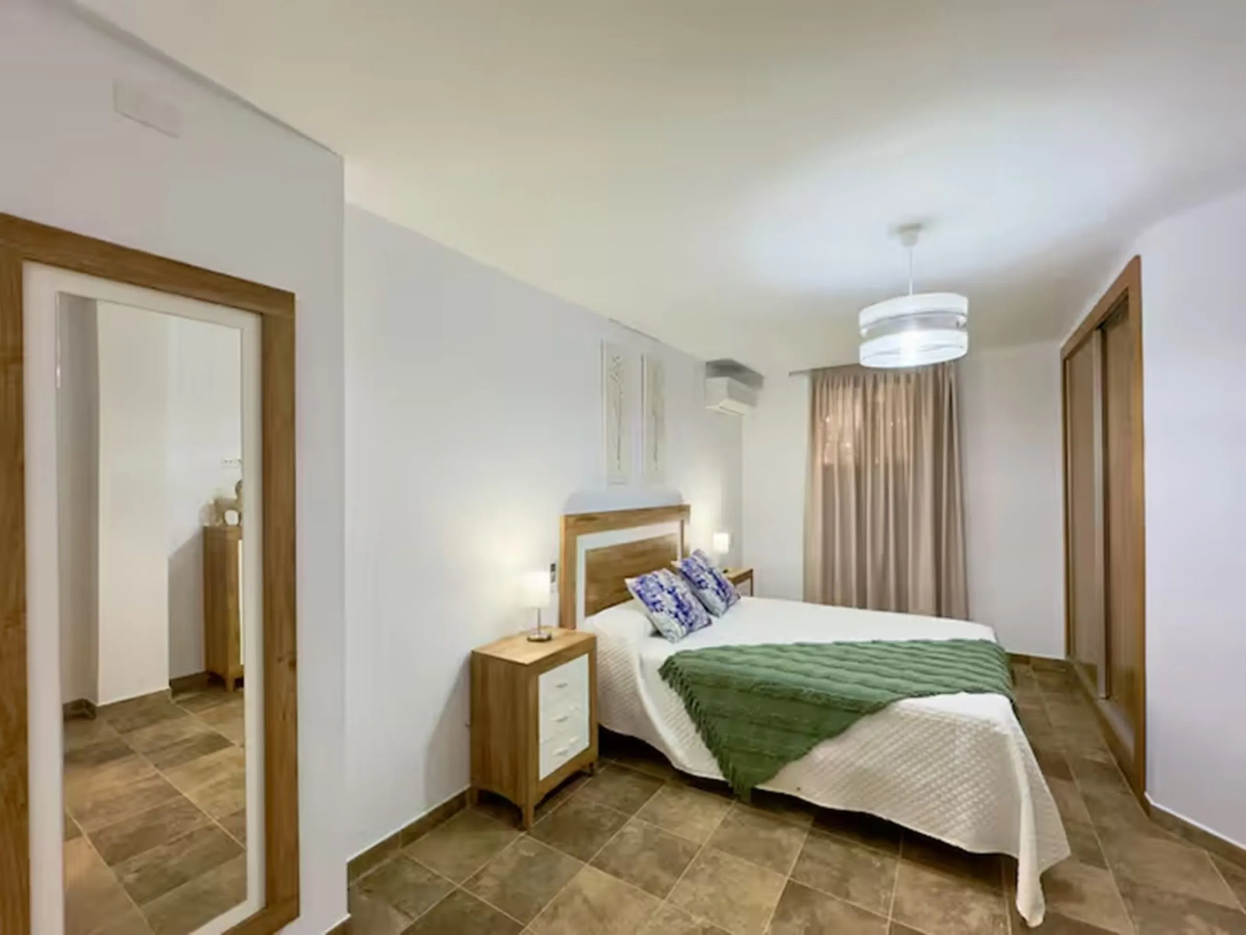 House - Finca - Cortijo в продаже в Coín, Málaga. В доме 4 спален и 2 ванных комнат. Площадь дома 348 м². Площадь участка 24100 м²