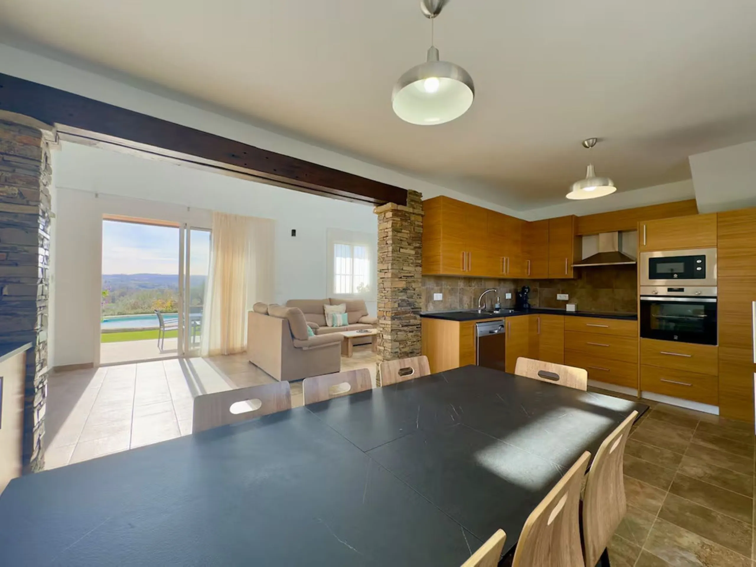 House - Finca - Cortijo в продаже в Coín, Málaga. В доме 4 спален и 2 ванных комнат. Площадь дома 348 м². Площадь участка 24100 м²