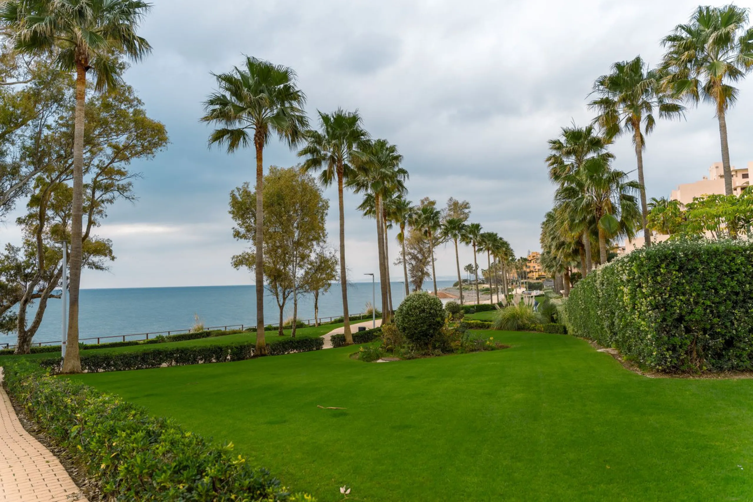 This is true frontline beach living in Garden Beach, Estepona — a first-line sea complex where the Mediterranean becomes part of your everyday life. Positioned directly on the coast, the property enjoys open sea views, protected coastal frontage, and the 