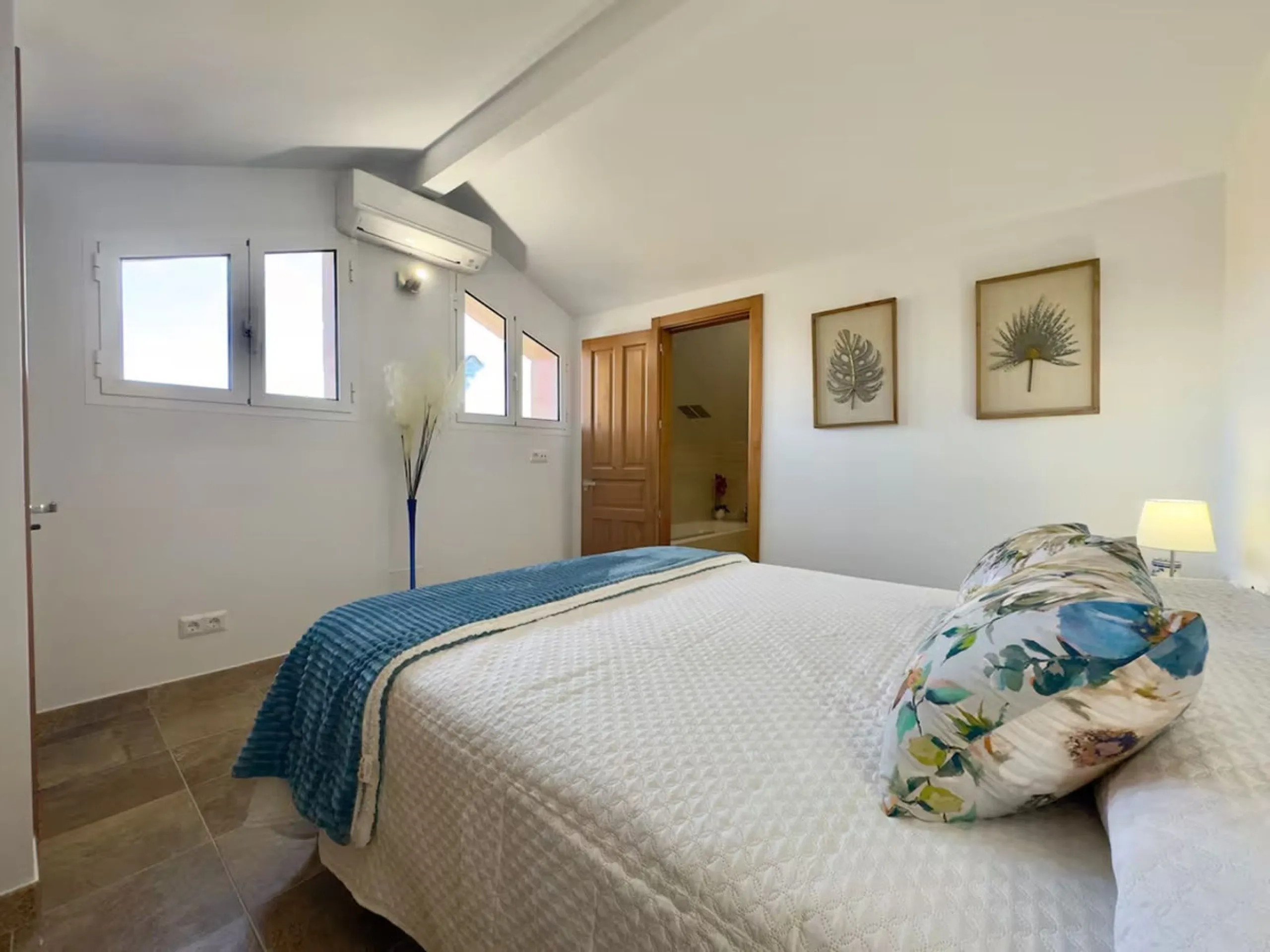 House - Finca - Cortijo в продаже в Coín, Málaga. В доме 4 спален и 2 ванных комнат. Площадь дома 348 м². Площадь участка 24100 м²