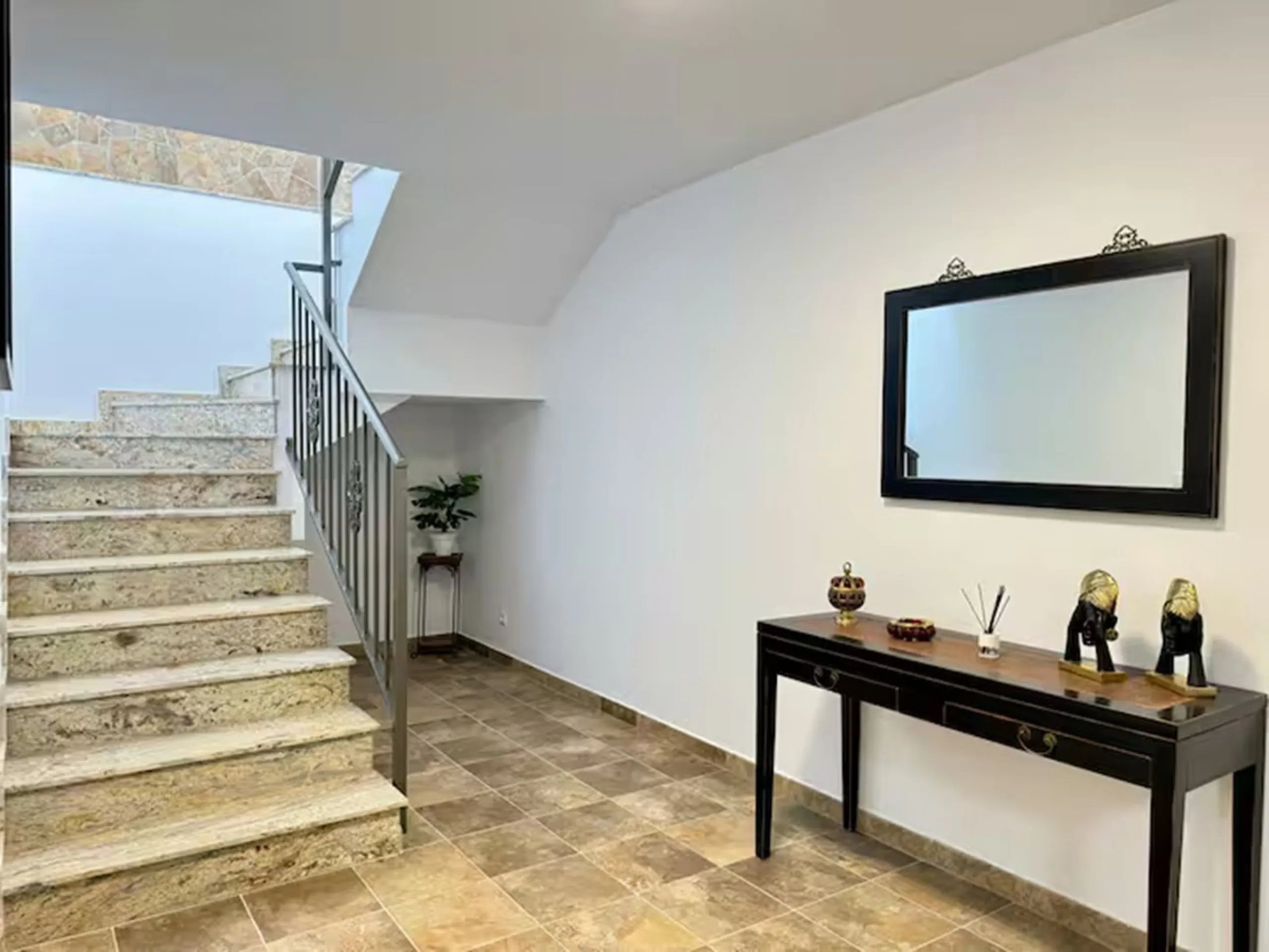 House - Finca - Cortijo в продаже в Coín, Málaga. В доме 4 спален и 2 ванных комнат. Площадь дома 348 м². Площадь участка 24100 м²