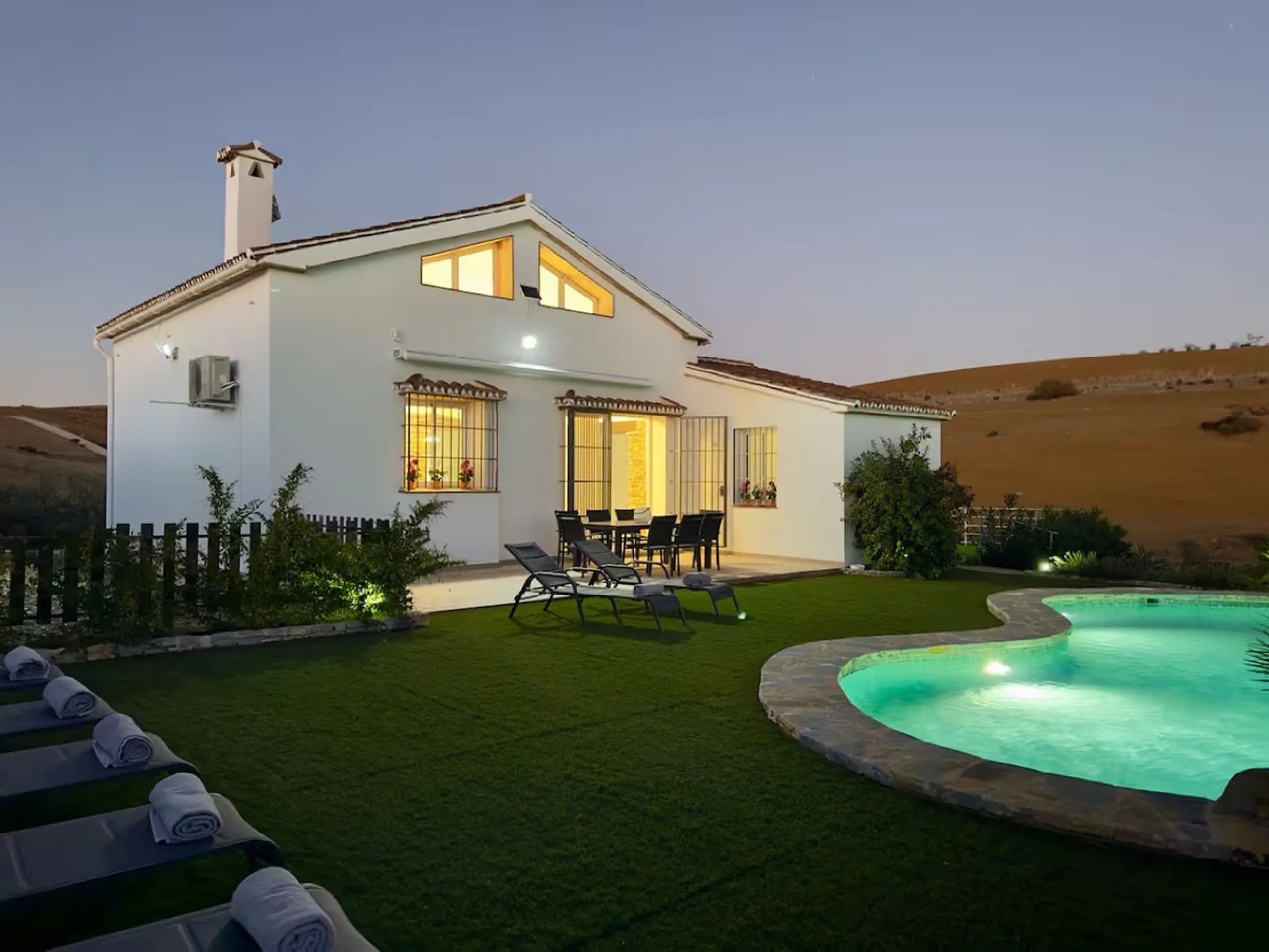 House - Finca - Cortijo в продаже в Coín, Málaga. В доме 4 спален и 2 ванных комнат. Площадь дома 348 м². Площадь участка 24100 м²