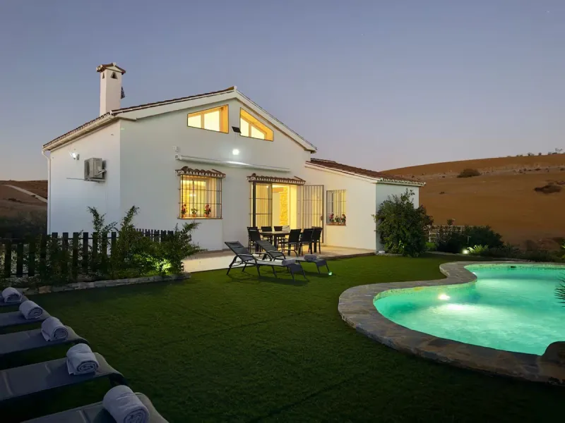 House - Finca - Cortijo в продаже в Coín, Málaga. В доме 4 спален и 2 ванных комнат. Площадь дома 348 м². Площадь участка 24100 м²