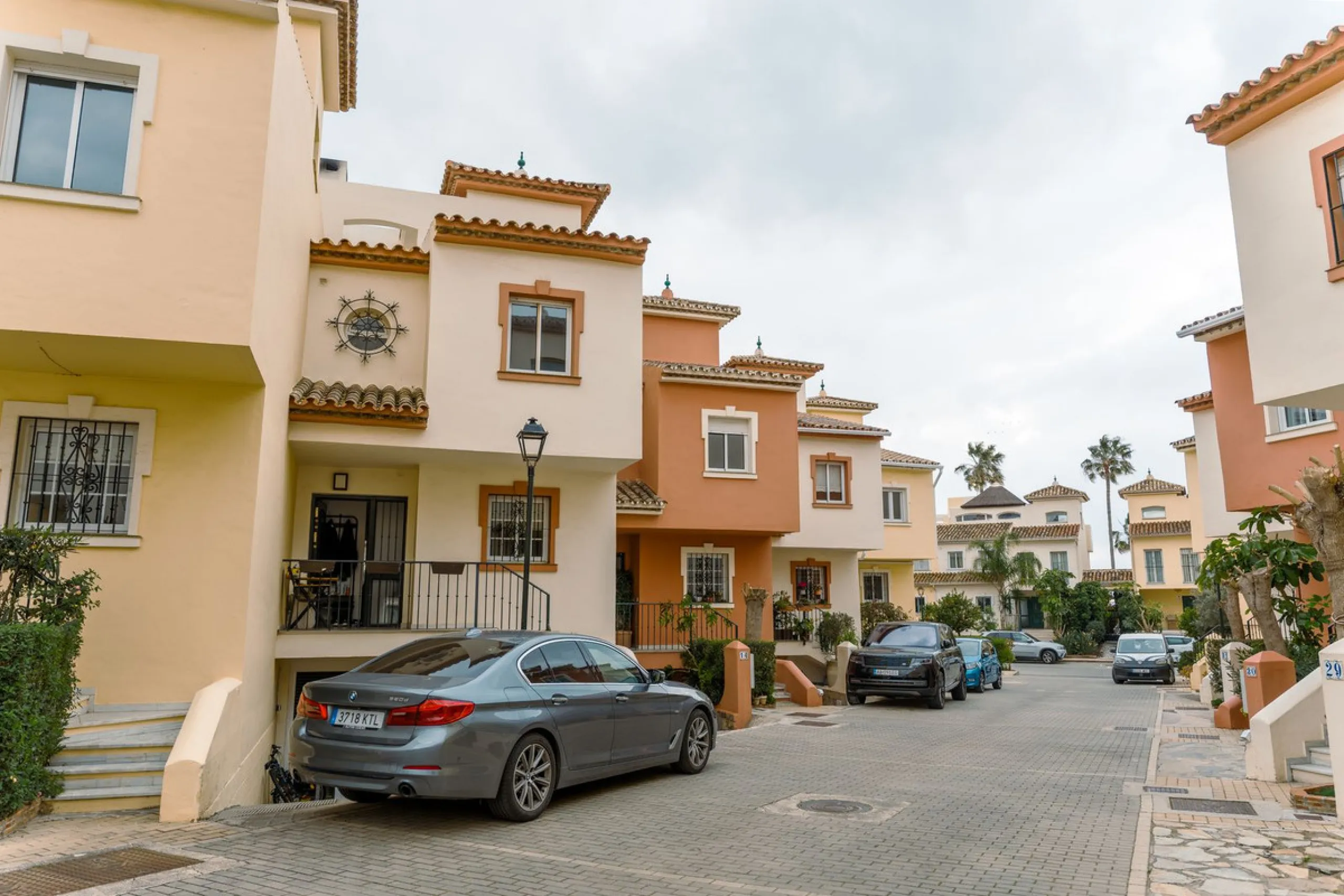 This is true frontline beach living in Garden Beach, Estepona — a first-line sea complex where the Mediterranean becomes part of your everyday life. Positioned directly on the coast, the property enjoys open sea views, protected coastal frontage, and the 