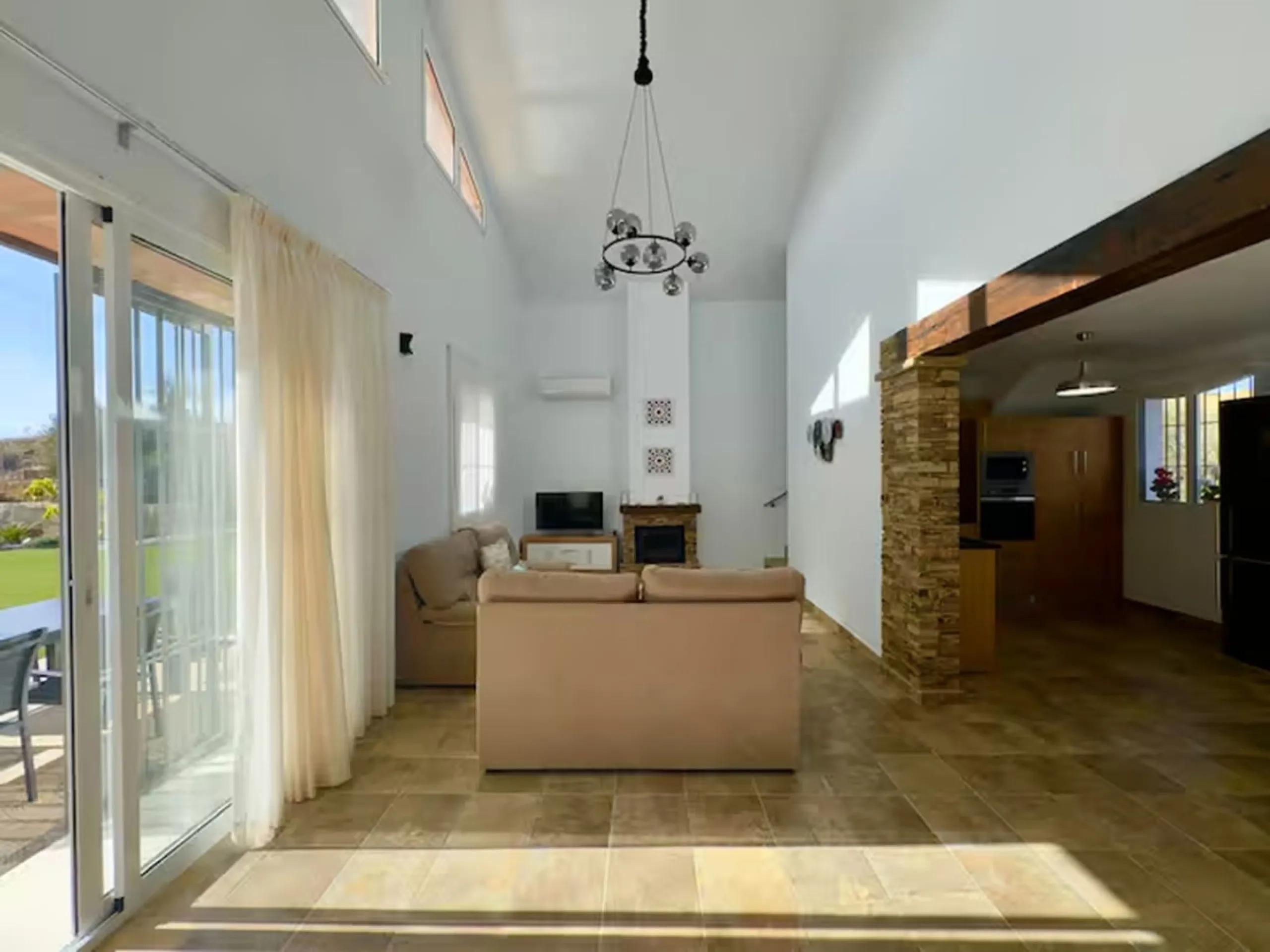 House - Finca - Cortijo в продаже в Coín, Málaga. В доме 4 спален и 2 ванных комнат. Площадь дома 348 м². Площадь участка 24100 м²