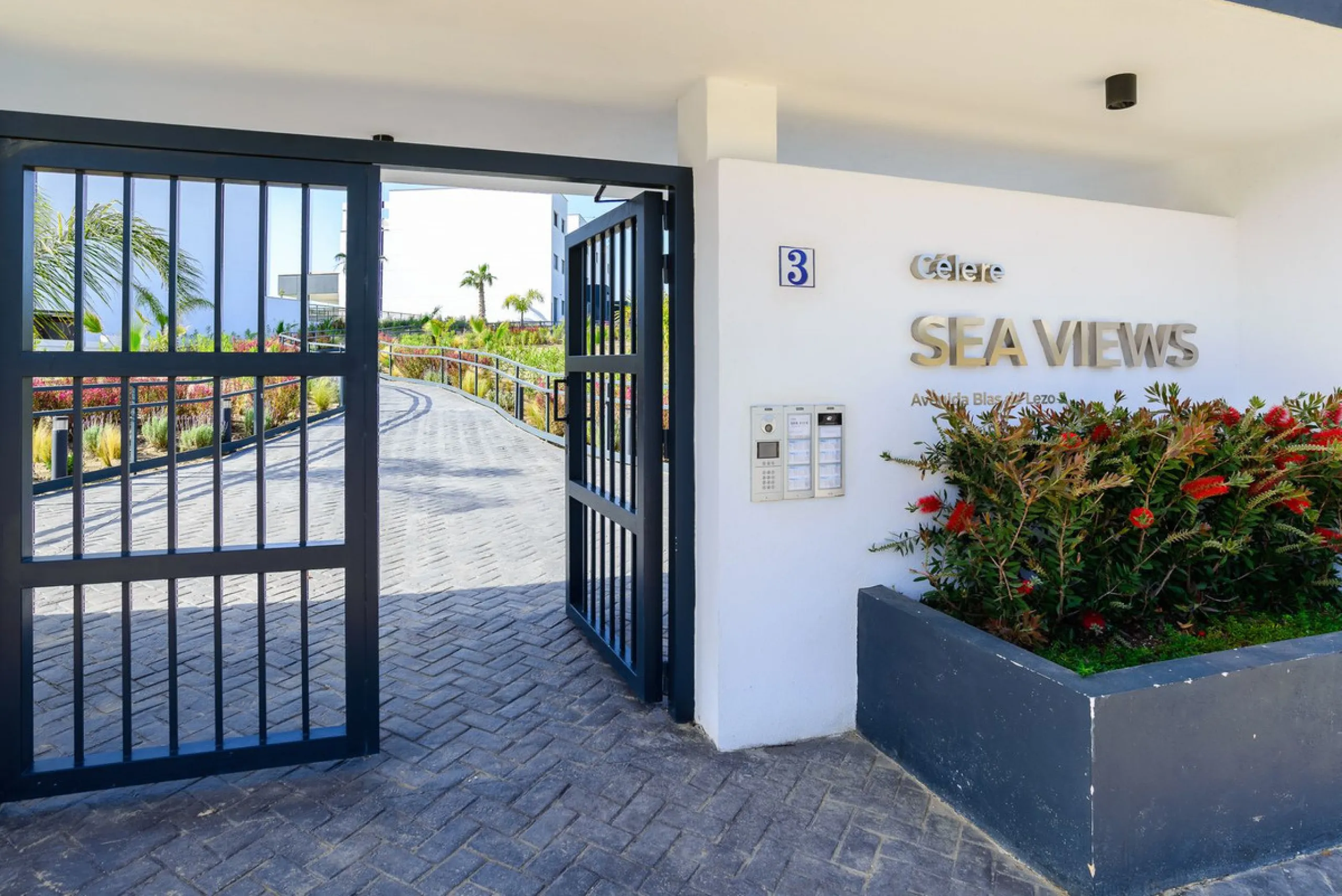 New Penthouse, never been lived in, with Tourist License, ready to rock!